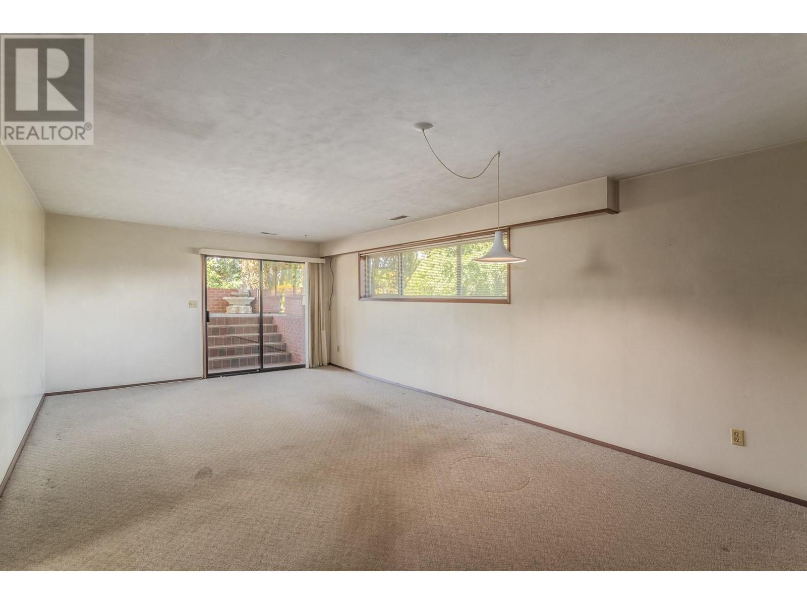 4729 Lakeshore Road
