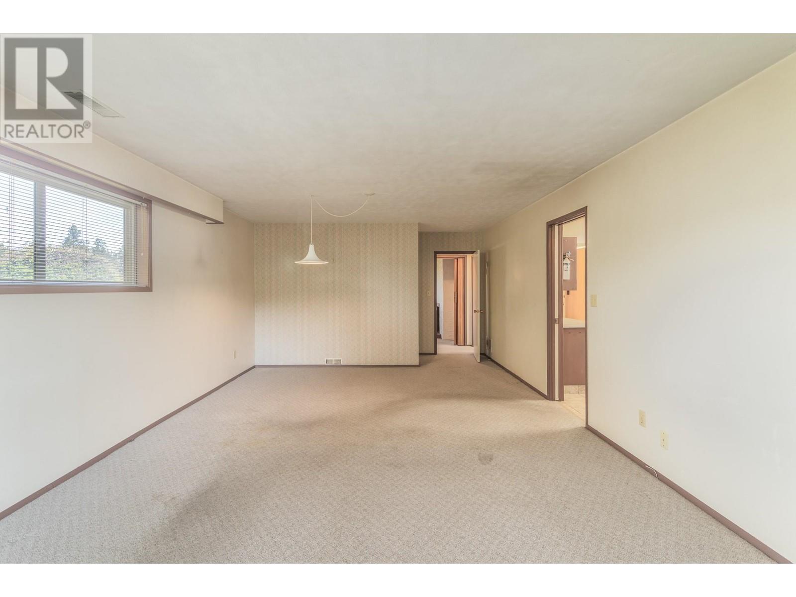 4729 Lakeshore Road