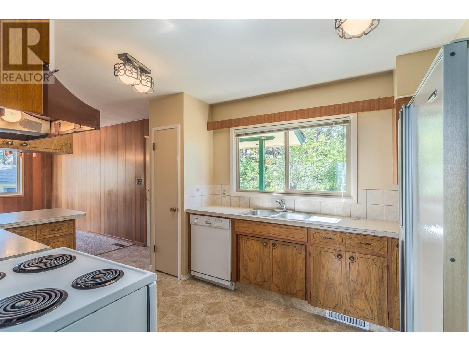 4729 Lakeshore Road