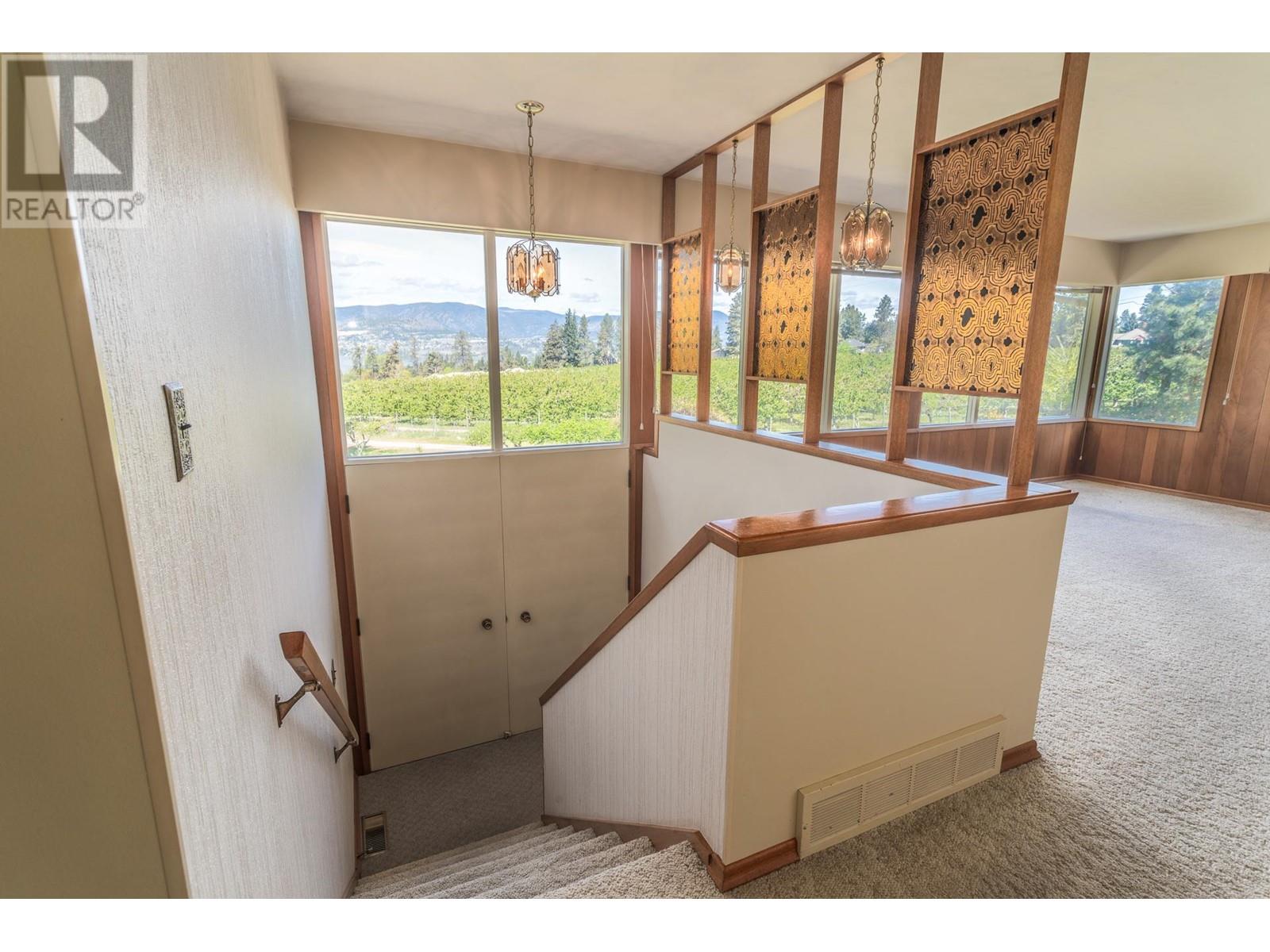4729 Lakeshore Road