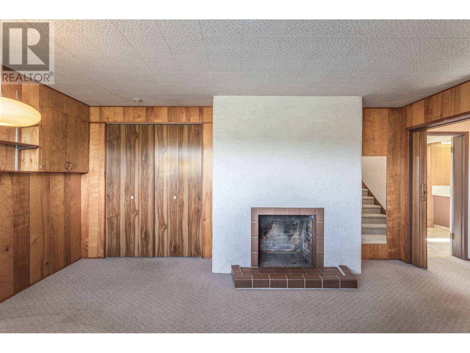 4729 Lakeshore Road