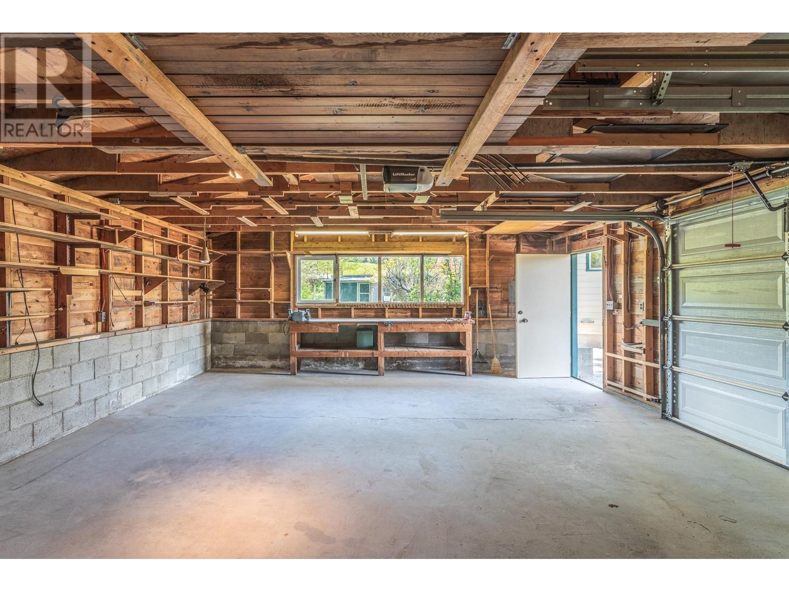 4729 Lakeshore Road