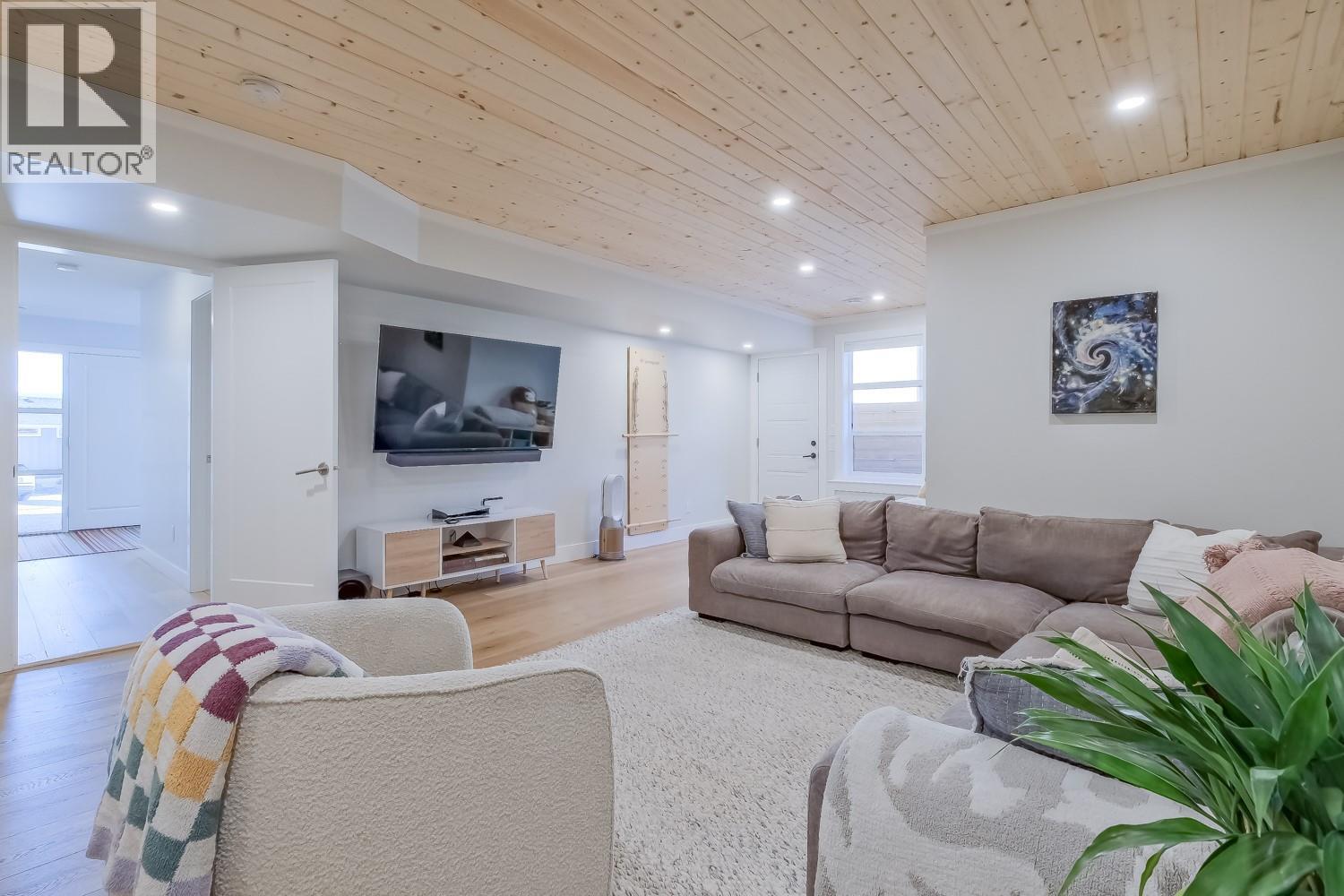 5643 Jasper Way