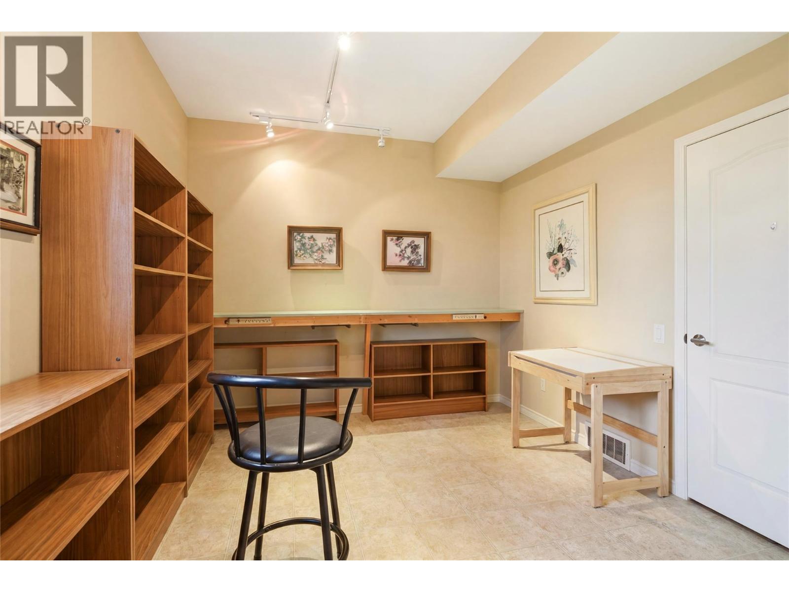 2213 Waddington Court Unit# 20