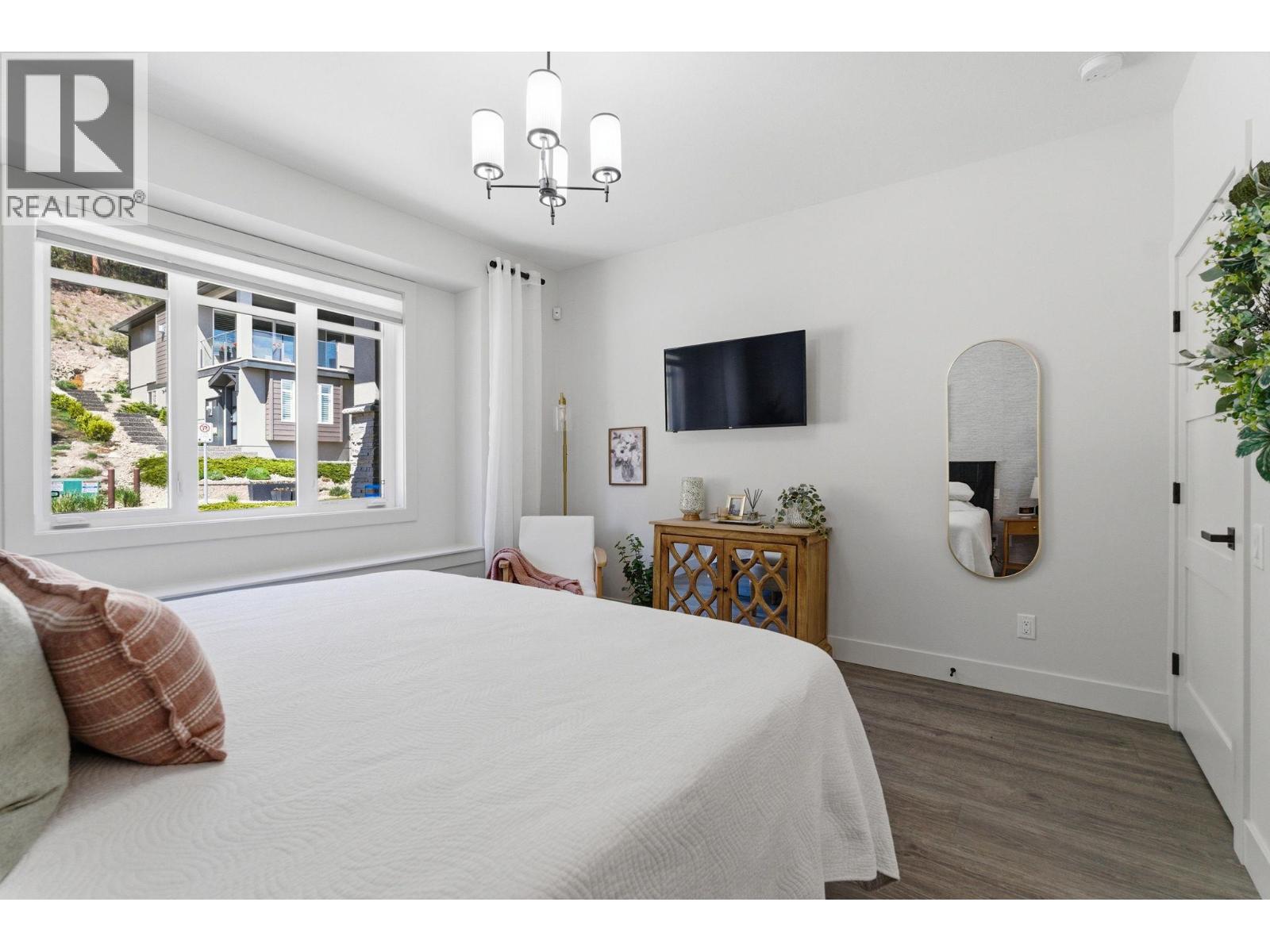 1600 Golden View Drive Unit# 10