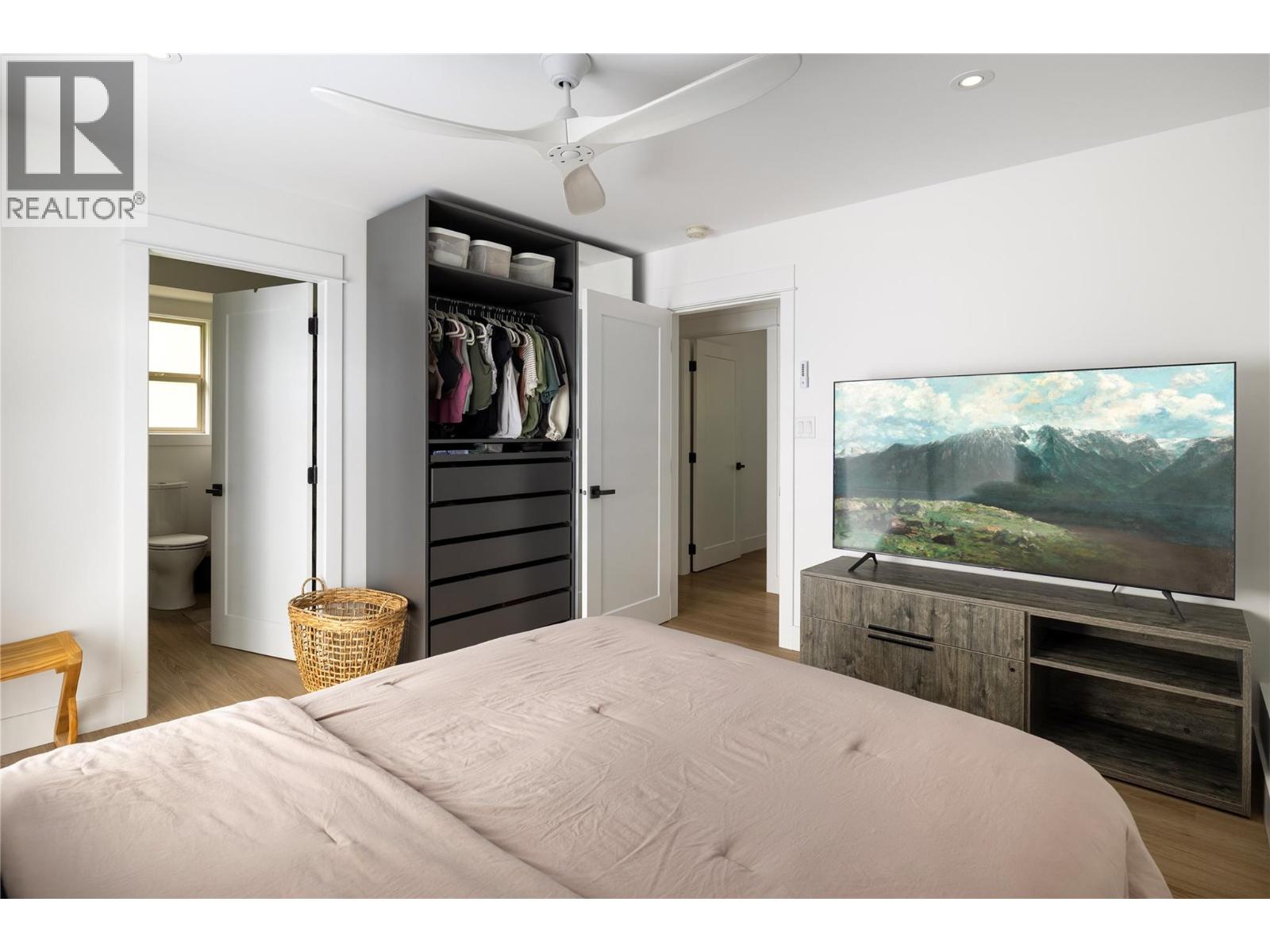 4265 Lakeshore Road