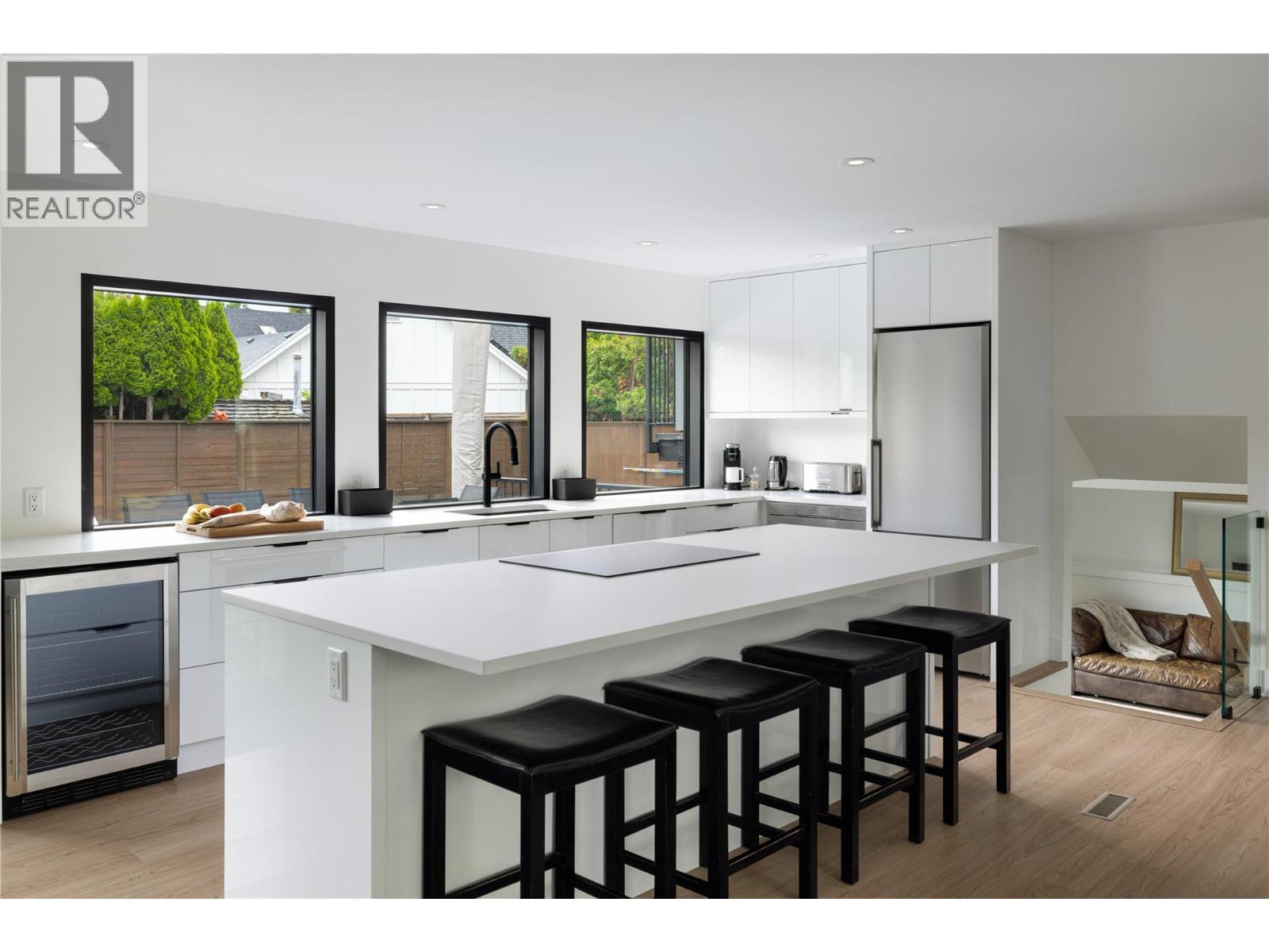4265 Lakeshore Road