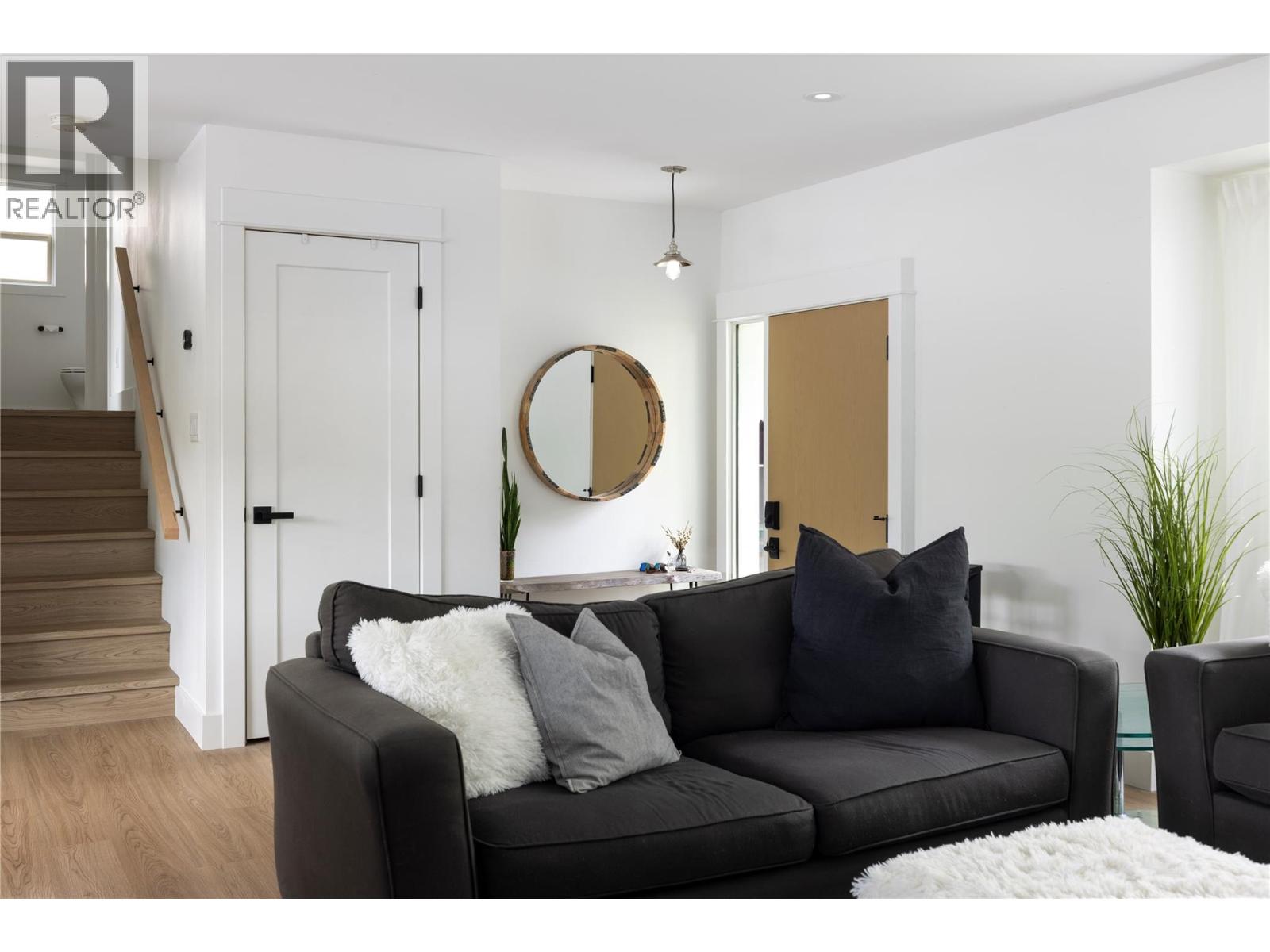 4265 Lakeshore Road