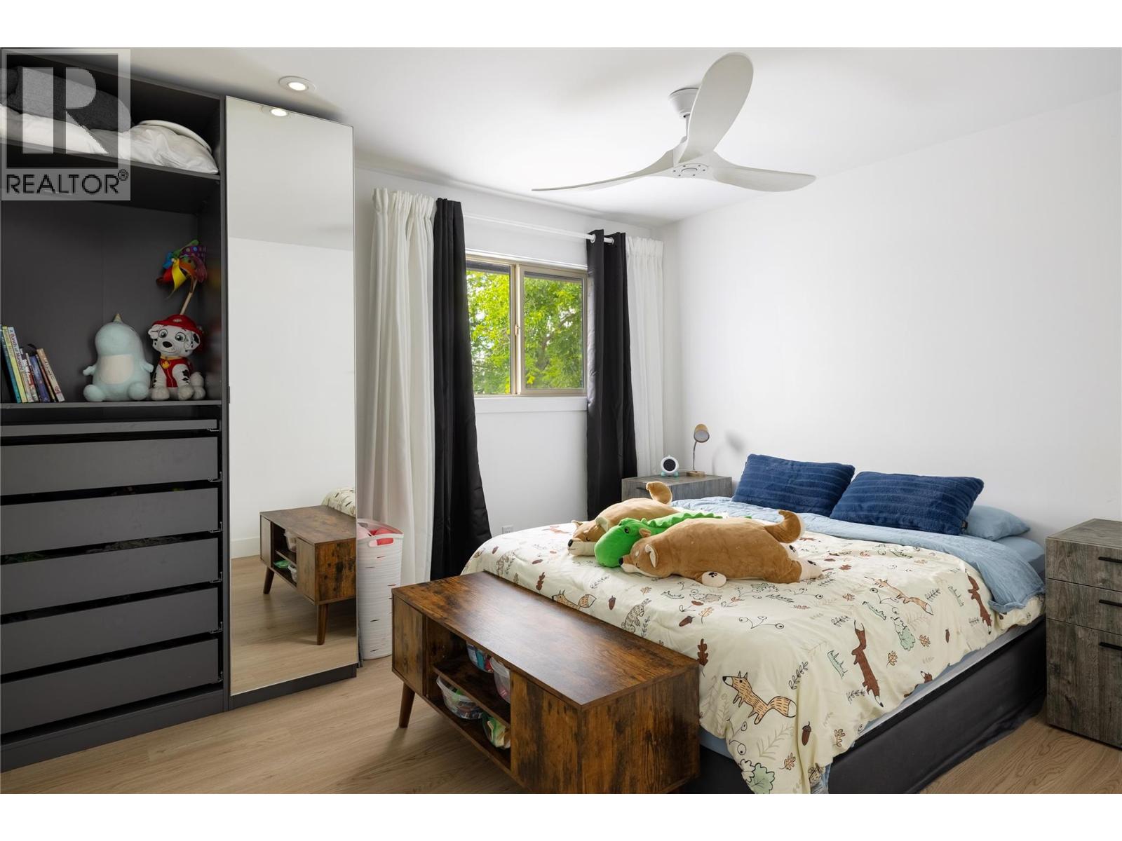 4265 Lakeshore Road