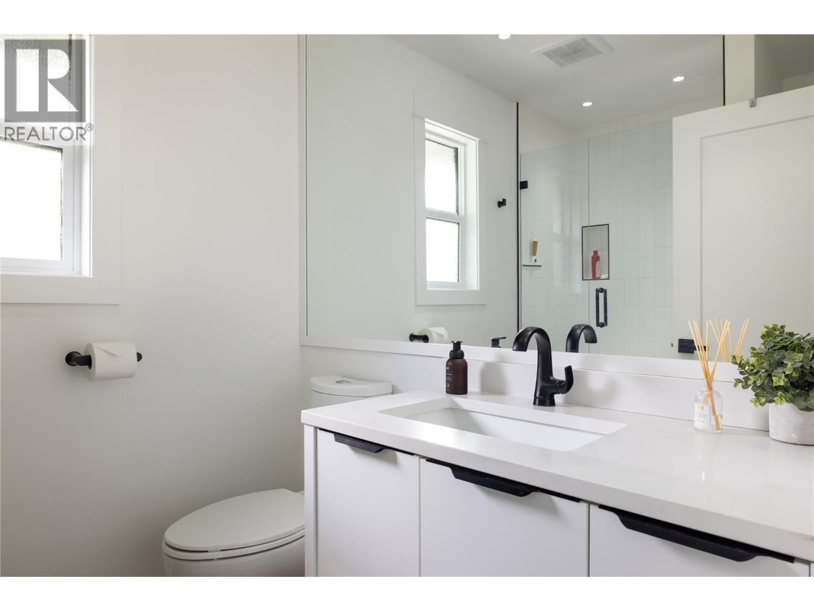 4265 Lakeshore Road