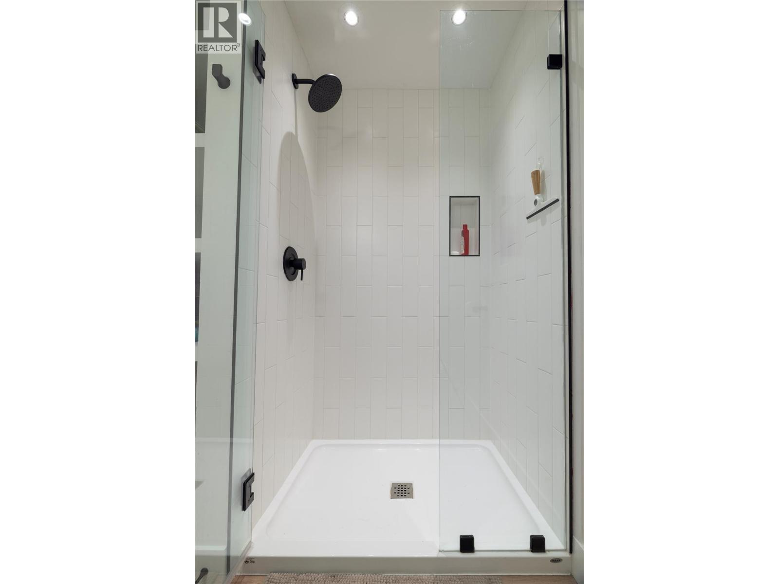 4265 Lakeshore Road