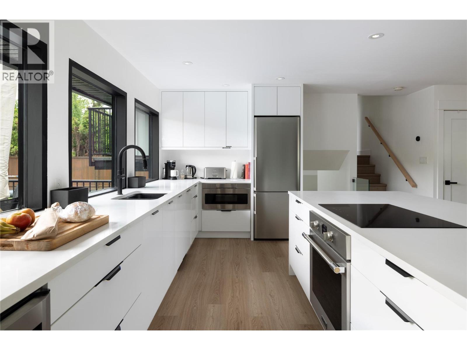 4265 Lakeshore Road