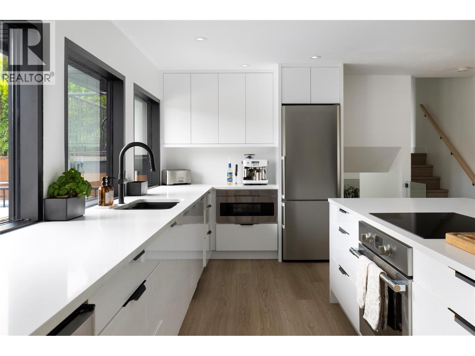 4265 Lakeshore Road