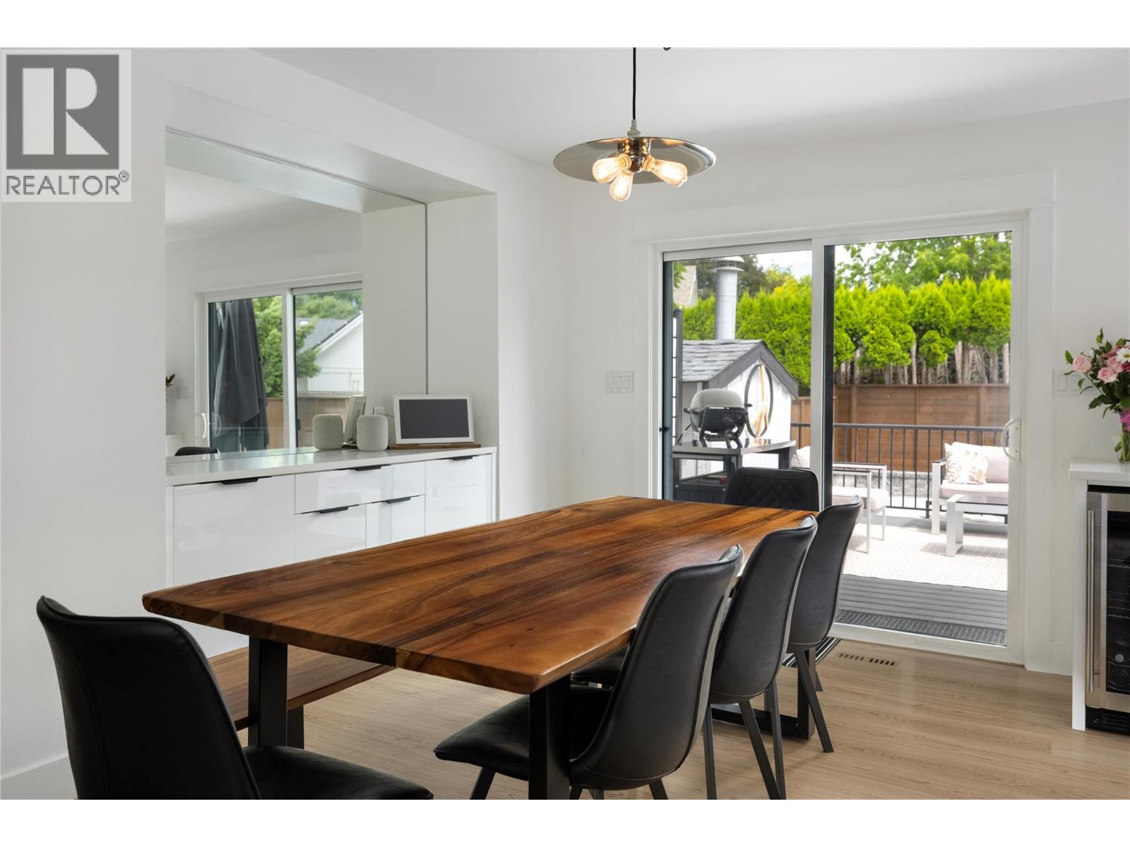 4265 Lakeshore Road