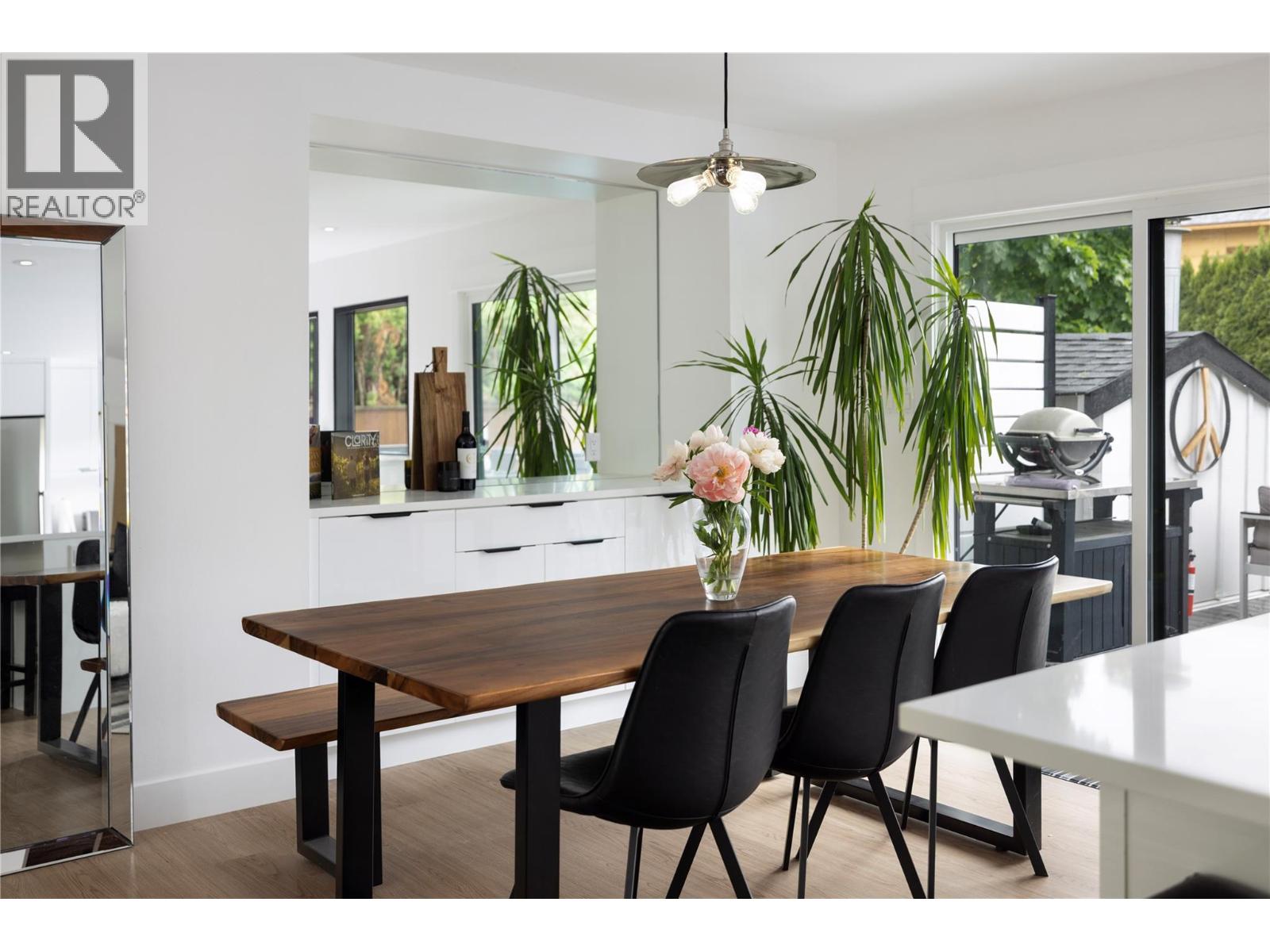 4265 Lakeshore Road