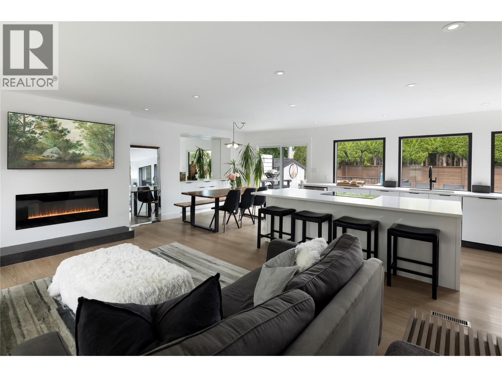 4265 Lakeshore Road