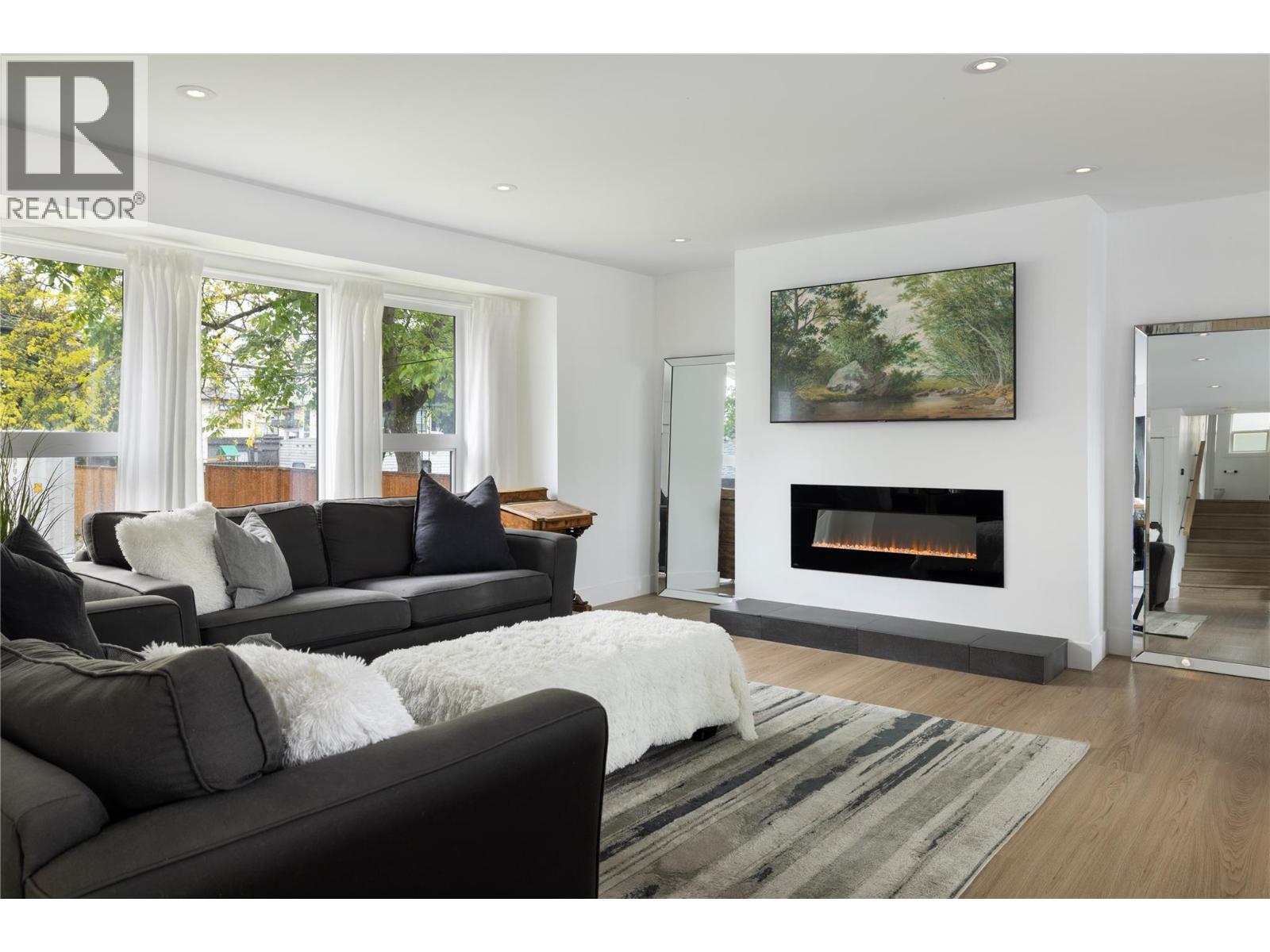 4265 Lakeshore Road