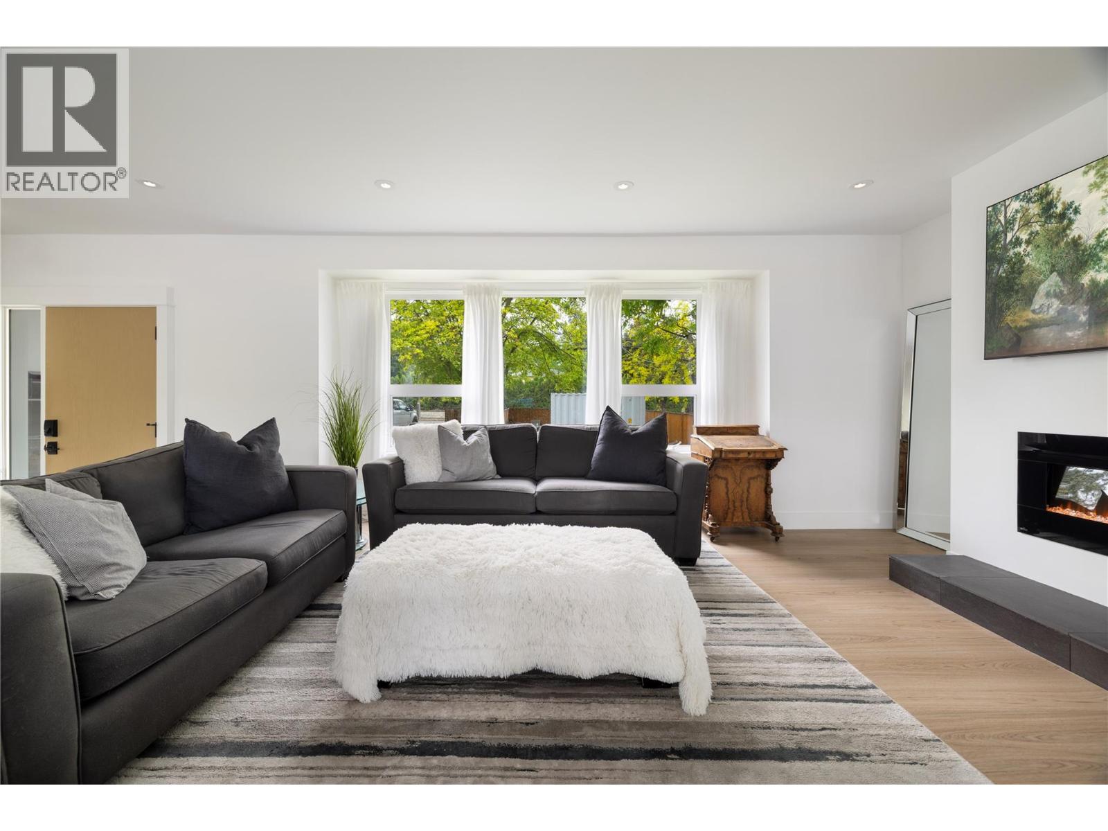 4265 Lakeshore Road