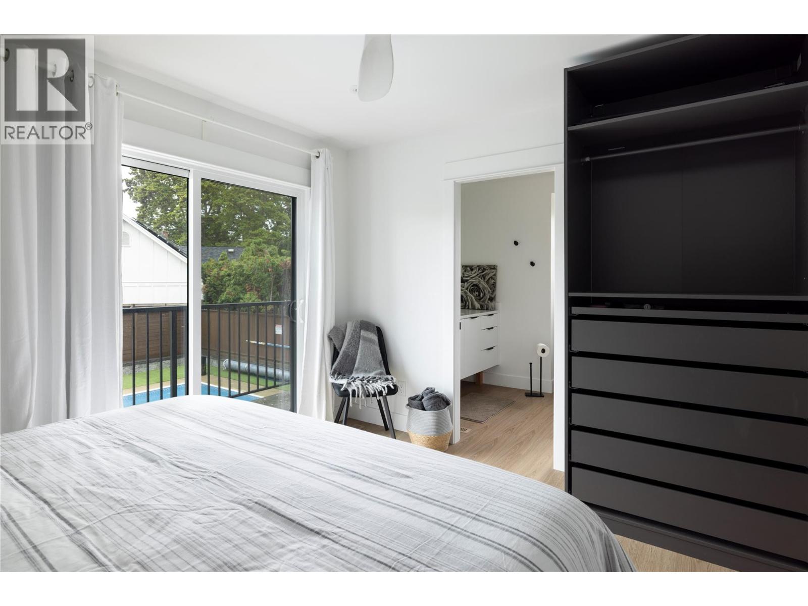 4265 Lakeshore Road
