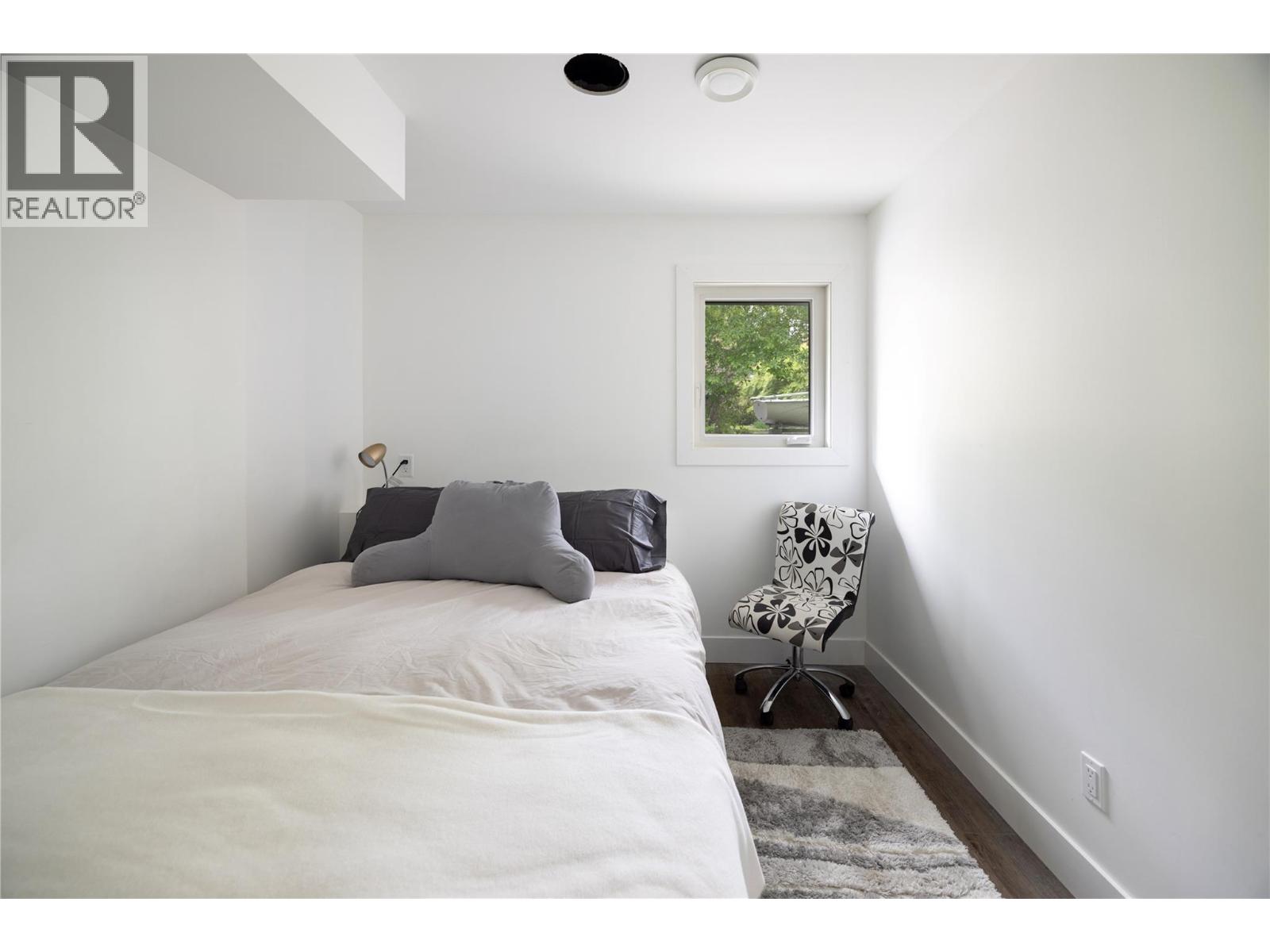 4265 Lakeshore Road