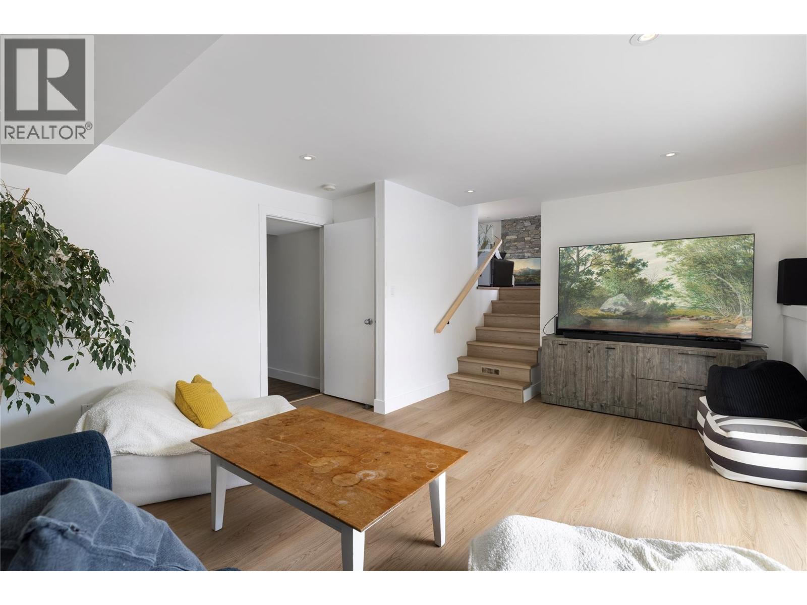 4265 Lakeshore Road