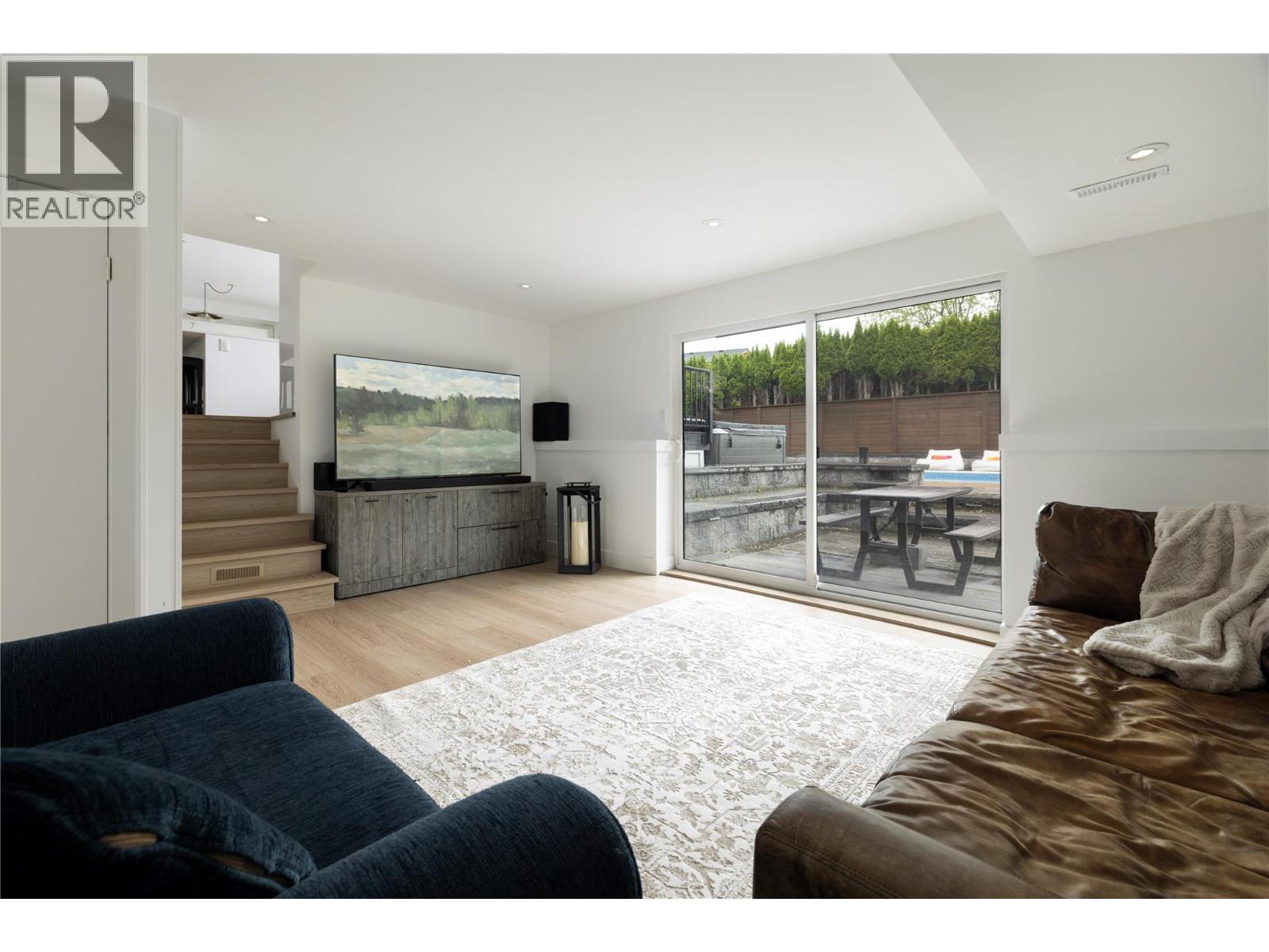 4265 Lakeshore Road
