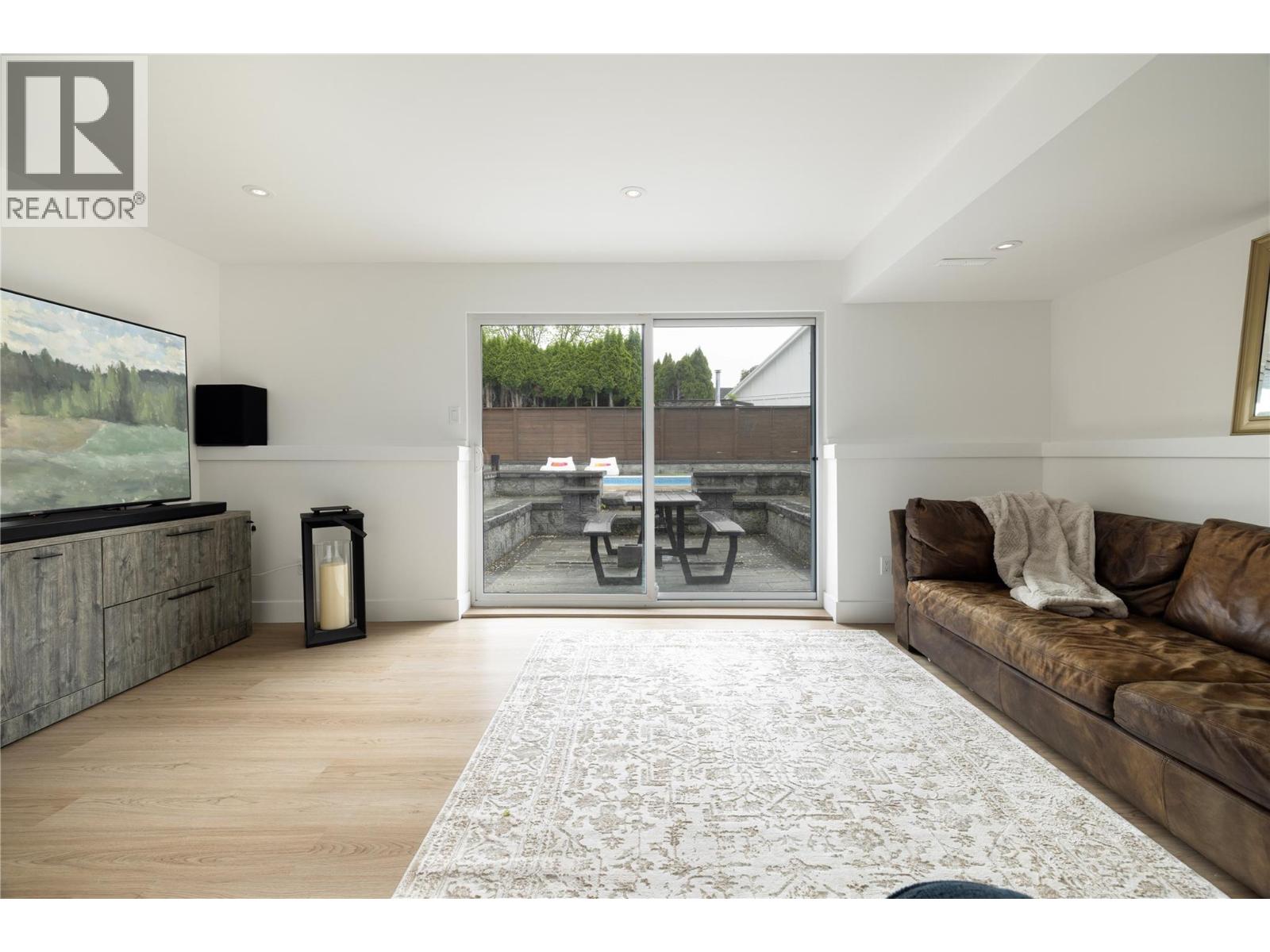 4265 Lakeshore Road
