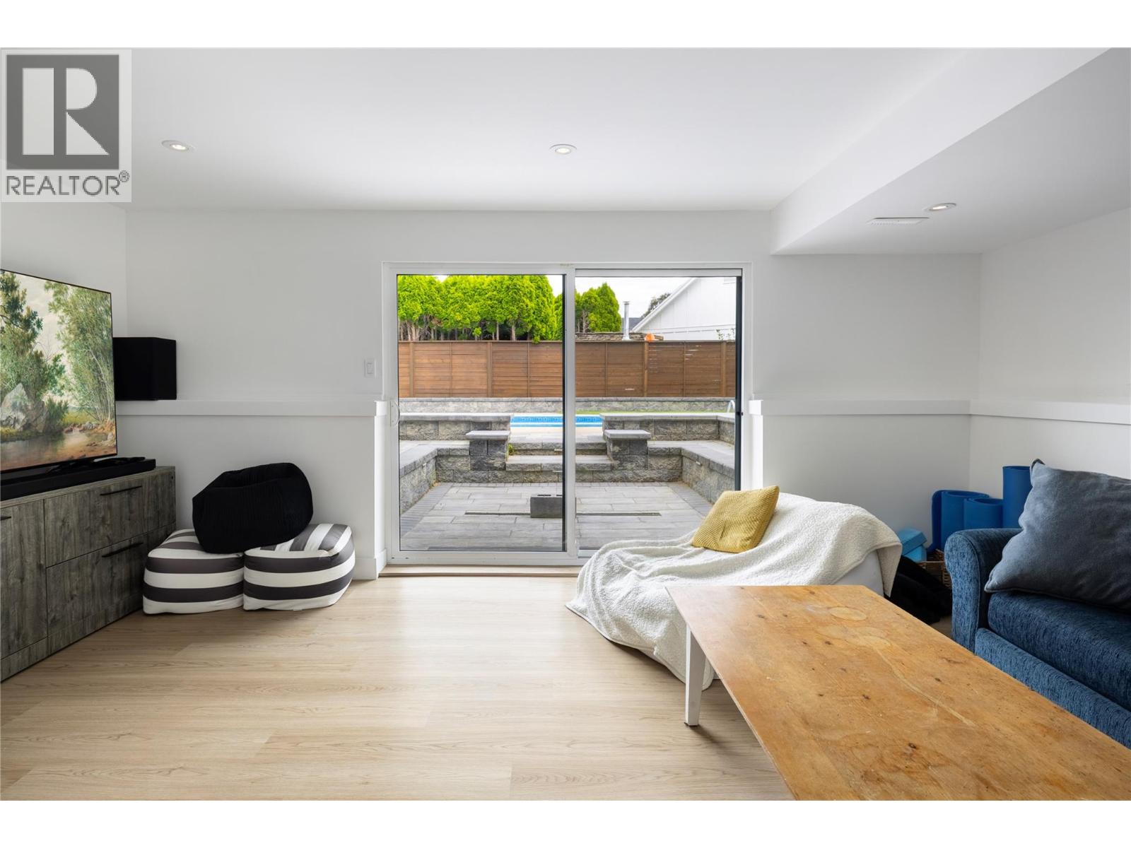 4265 Lakeshore Road