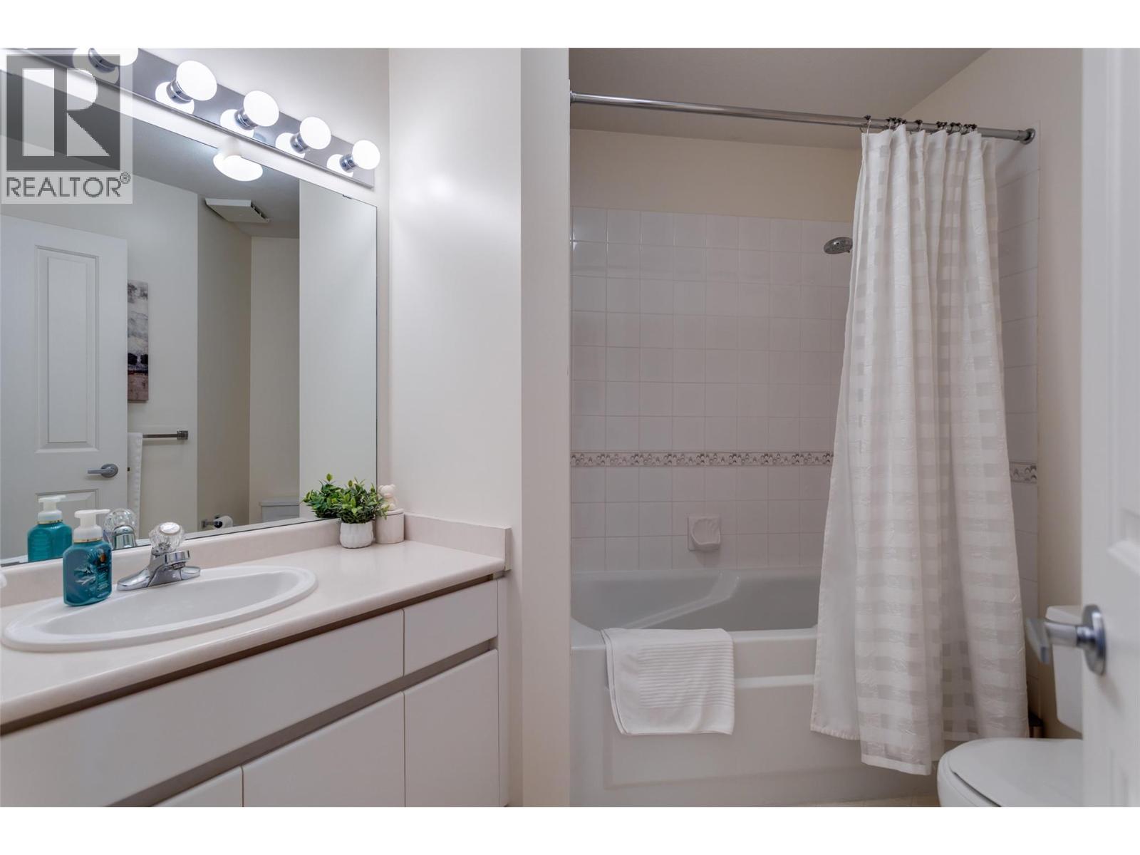 2350 Stillingfleet Road Unit# 213