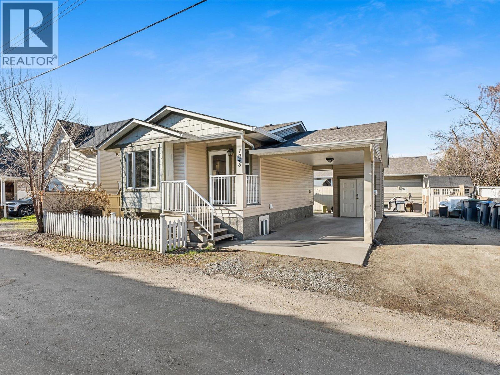 1945/1947 Bowes Street