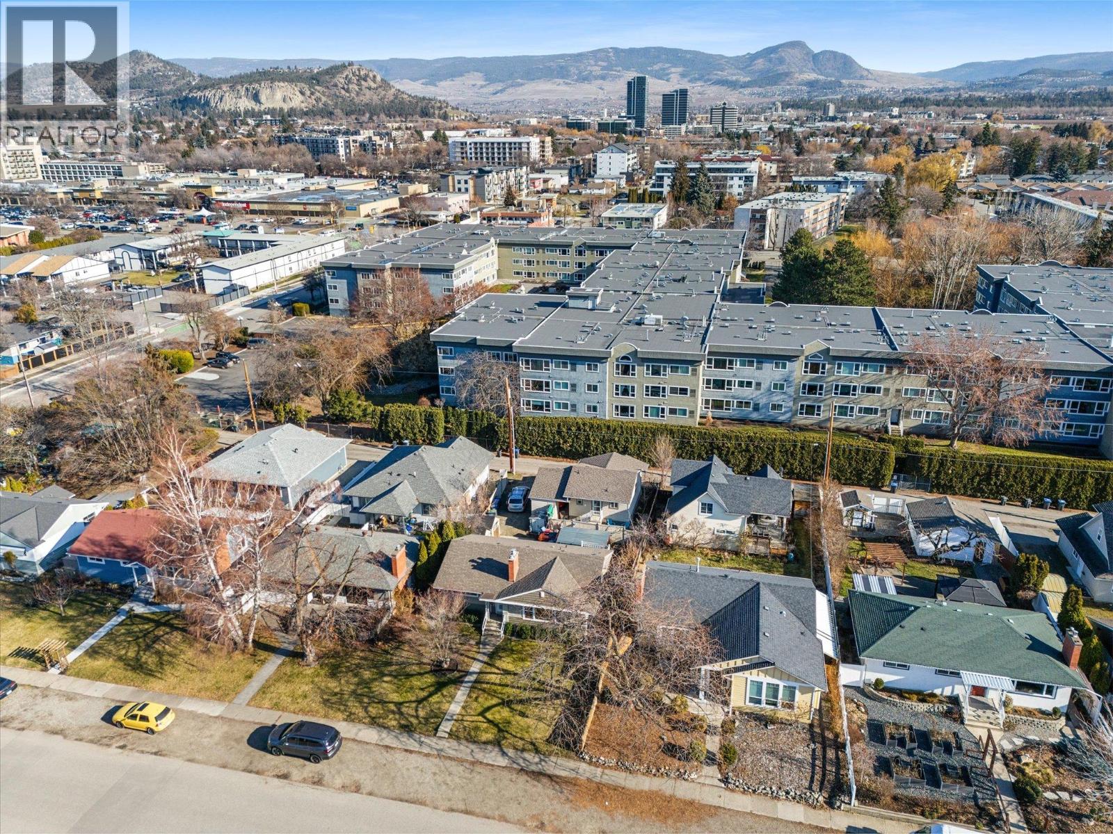 1945/1947 Bowes Street
