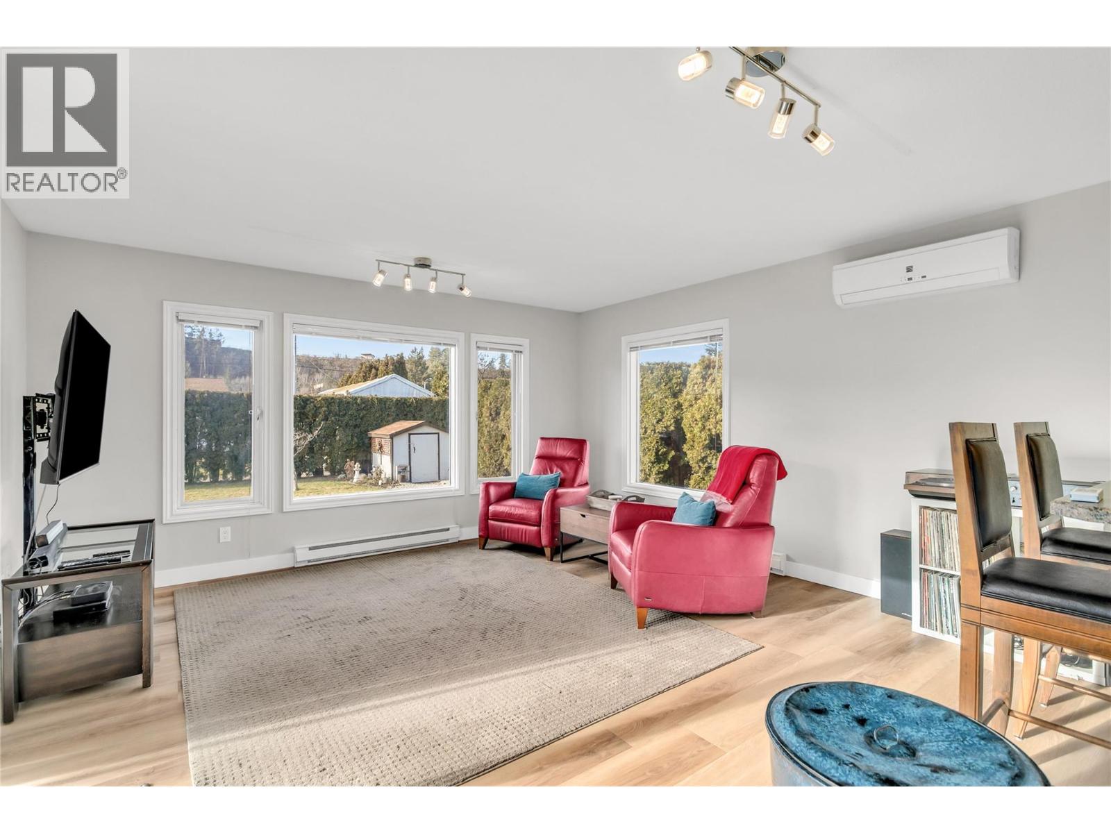 935 Hickory Road