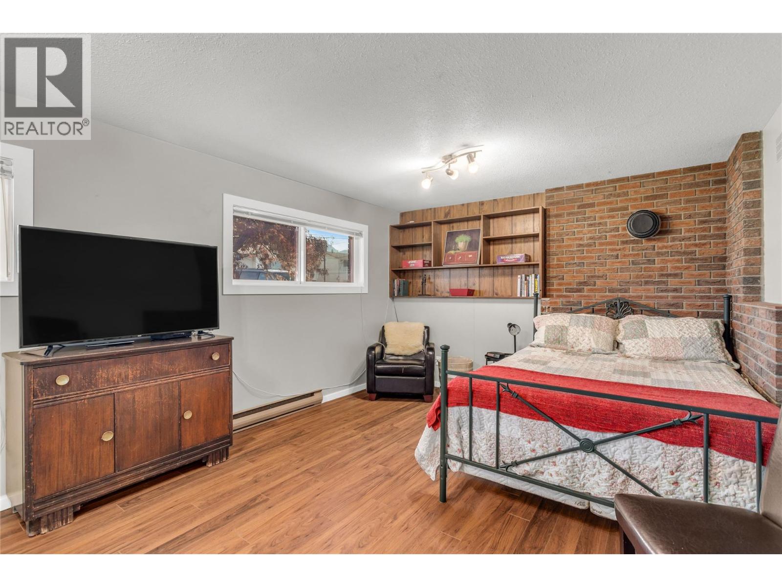 935 Hickory Road