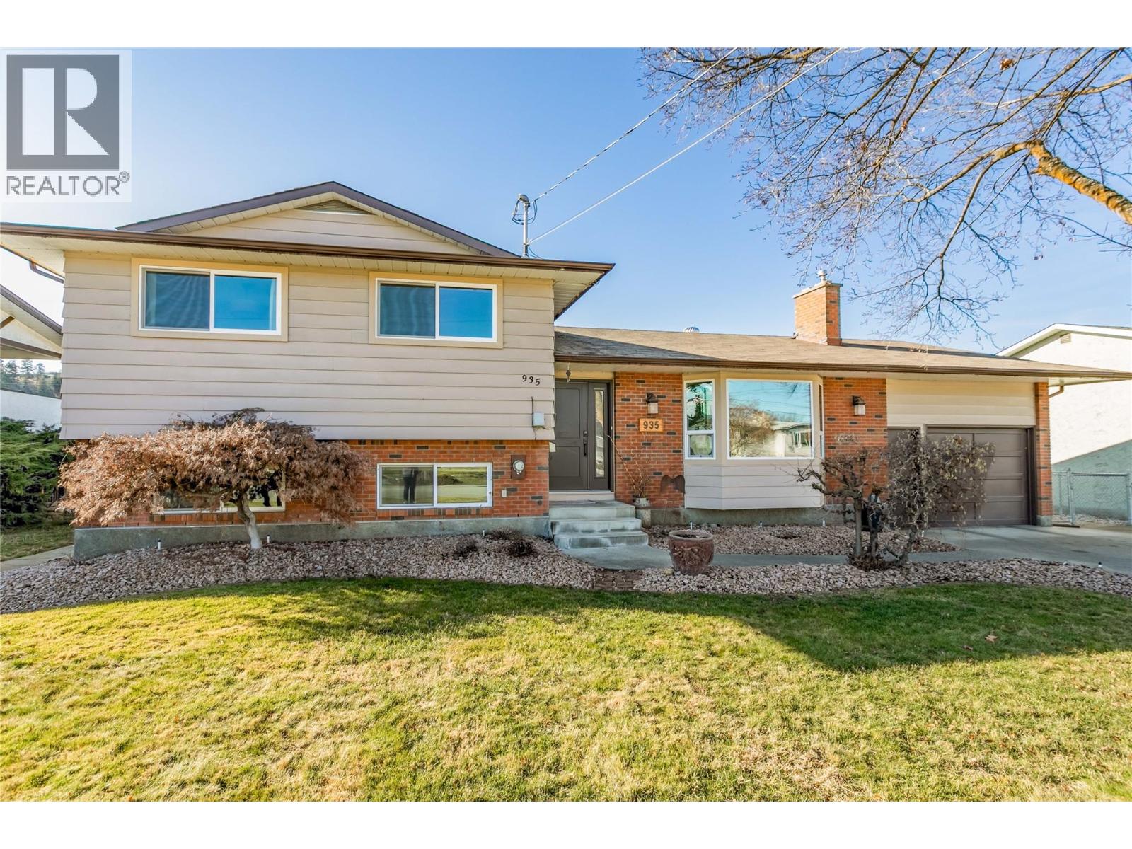 935 Hickory Road