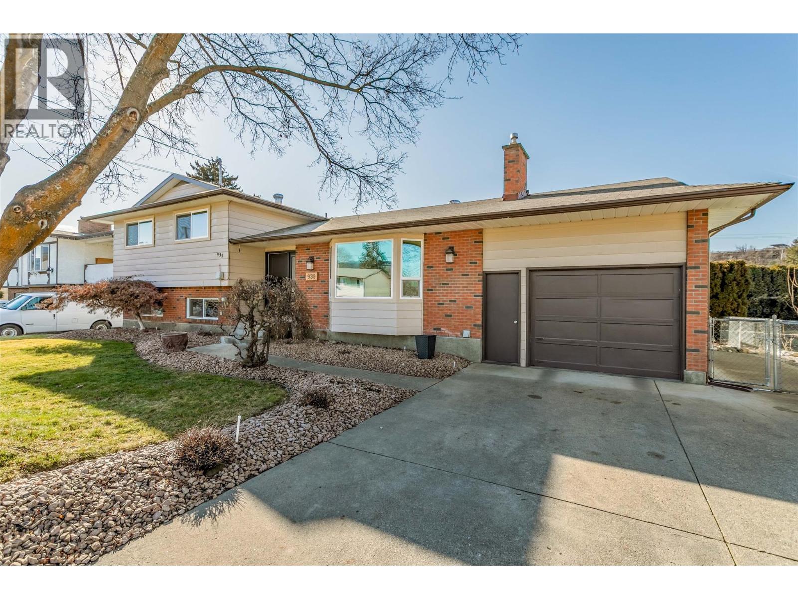935 Hickory Road