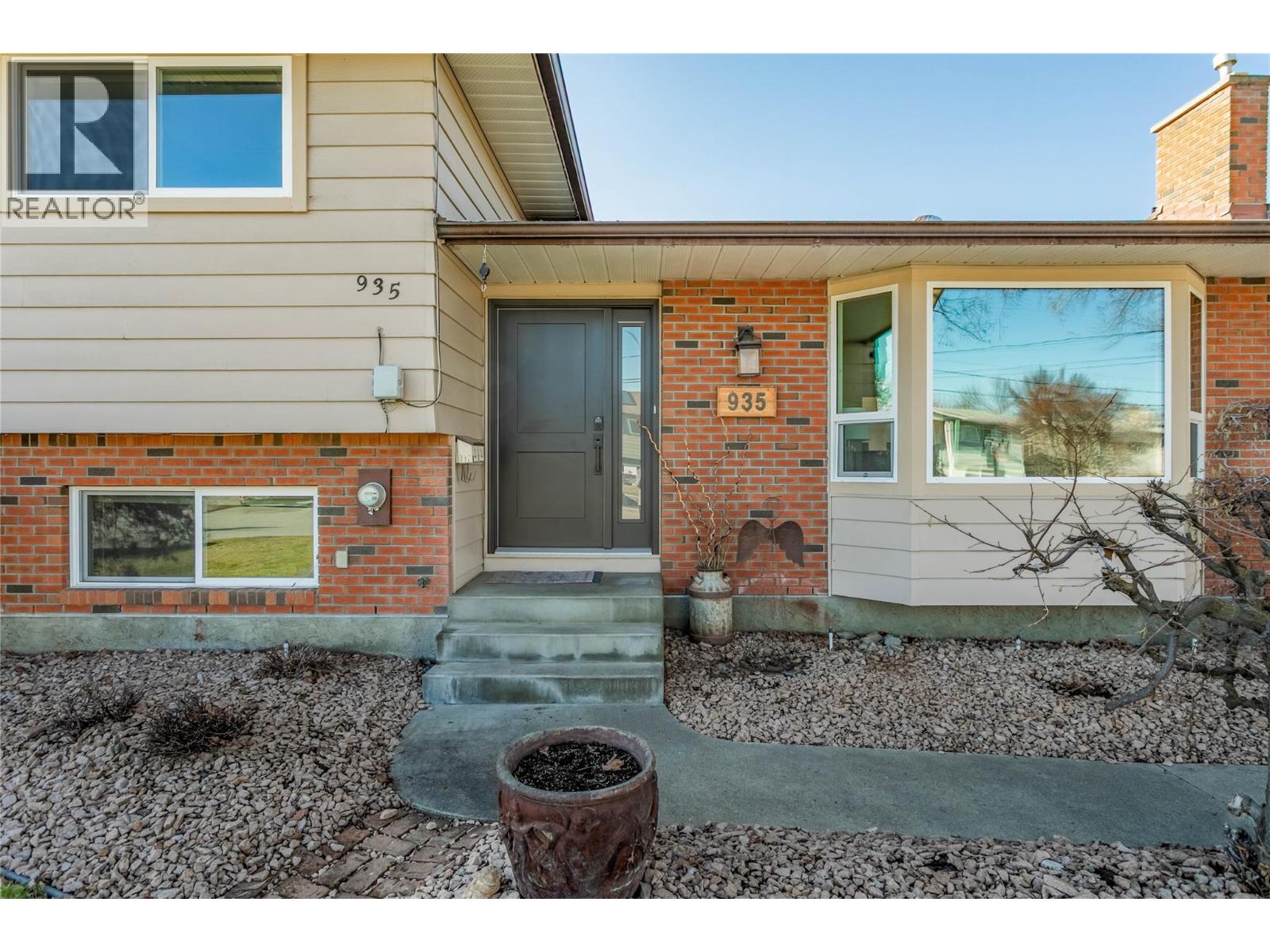 935 Hickory Road