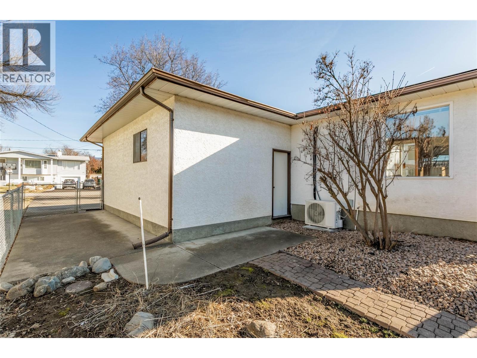 935 Hickory Road