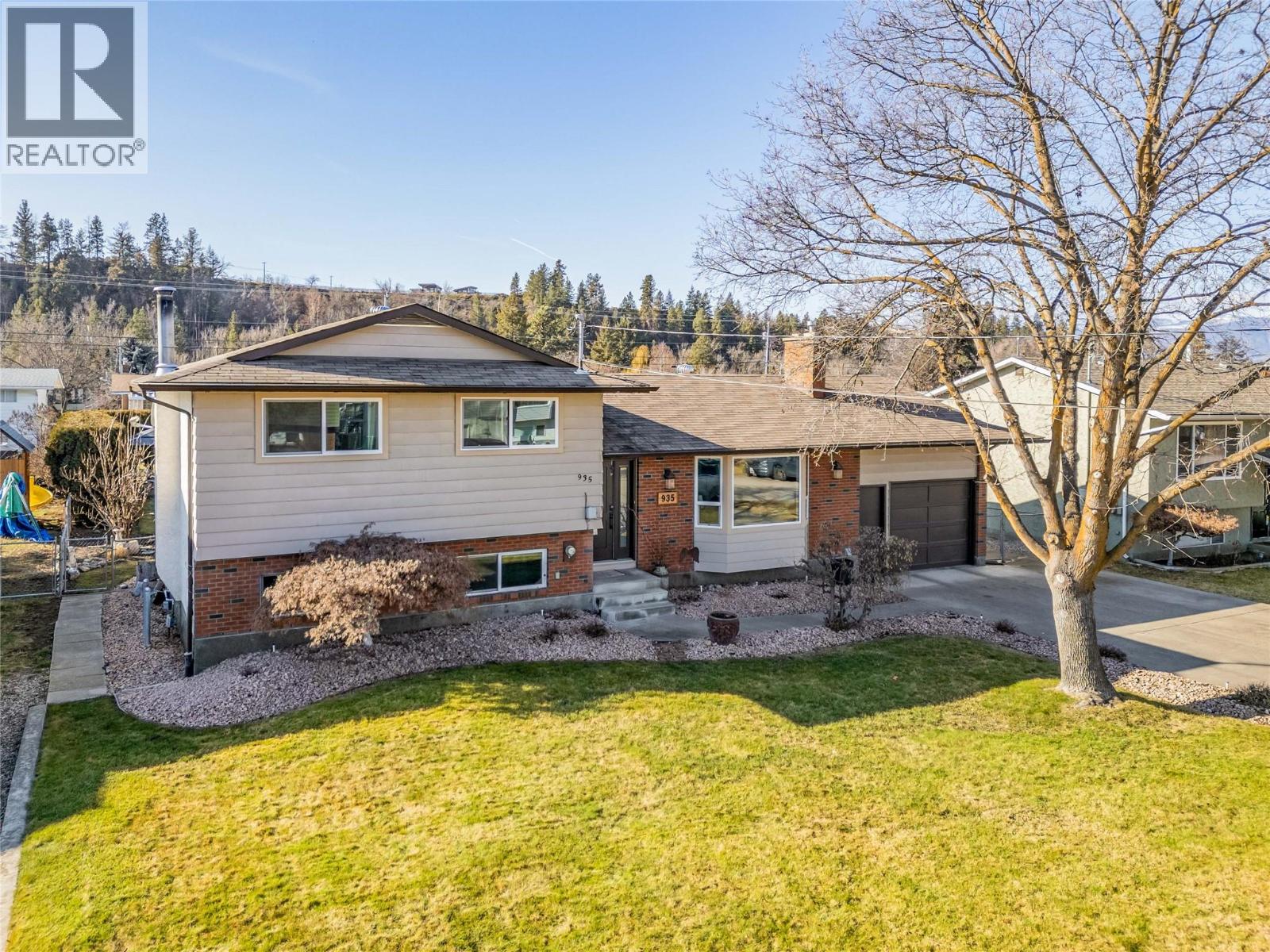 935 Hickory Road