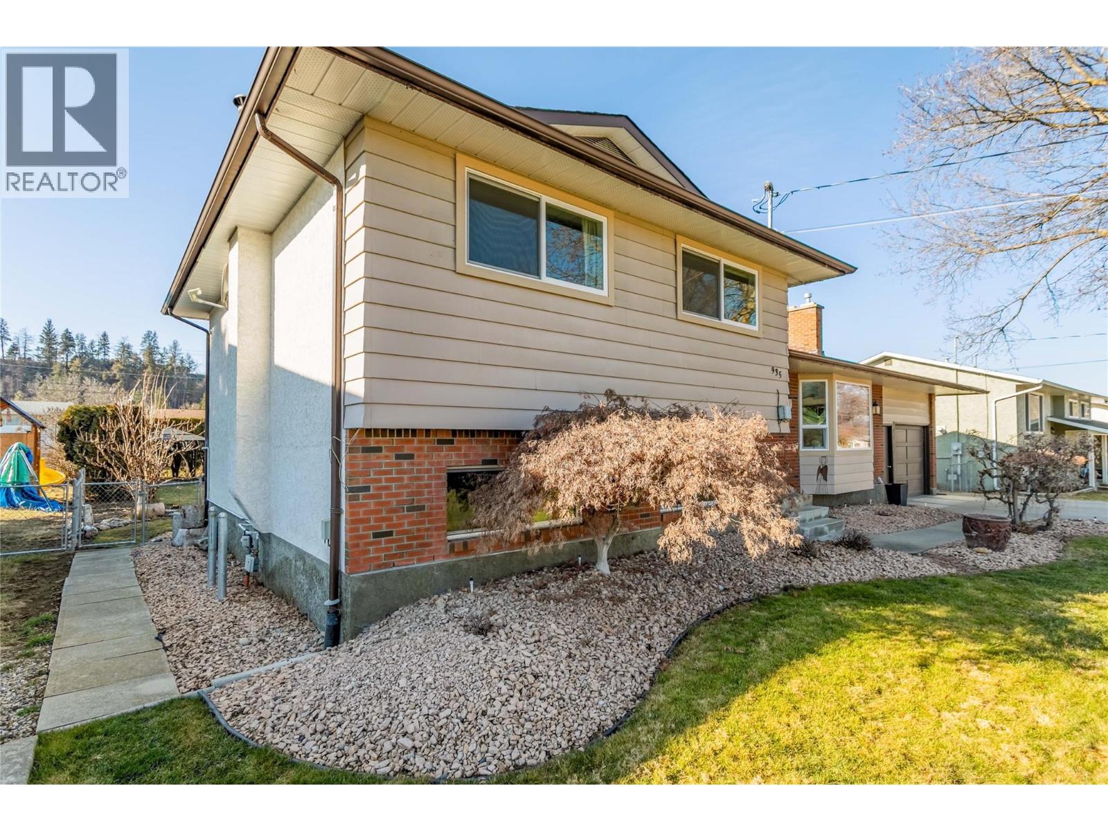 935 Hickory Road