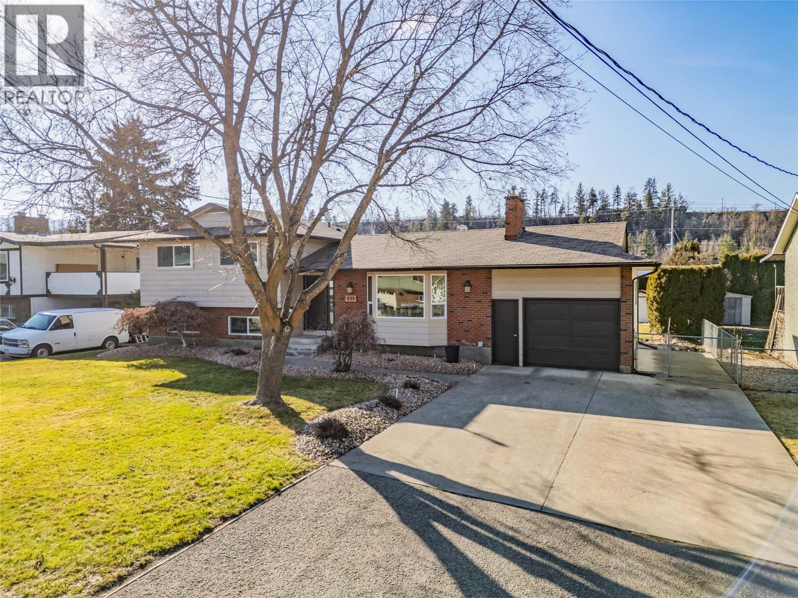 935 Hickory Road