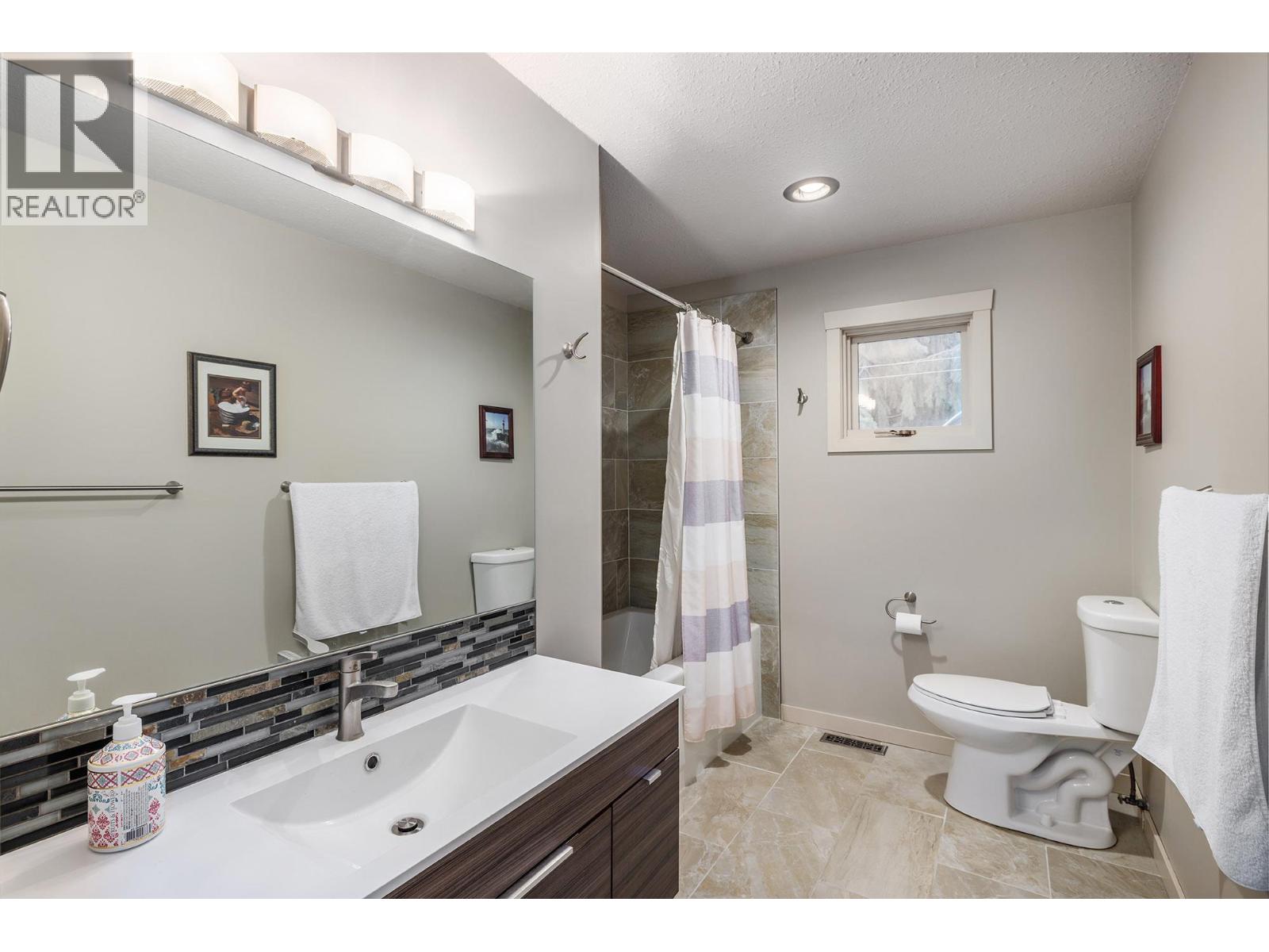 5715 Lakeshore Road