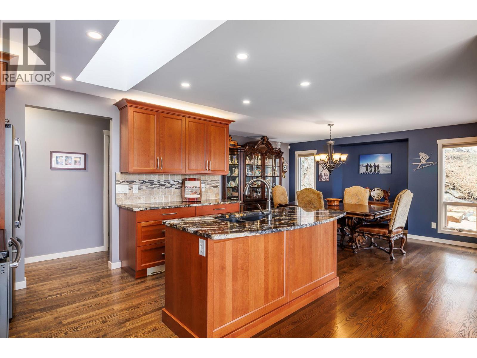 5715 Lakeshore Road