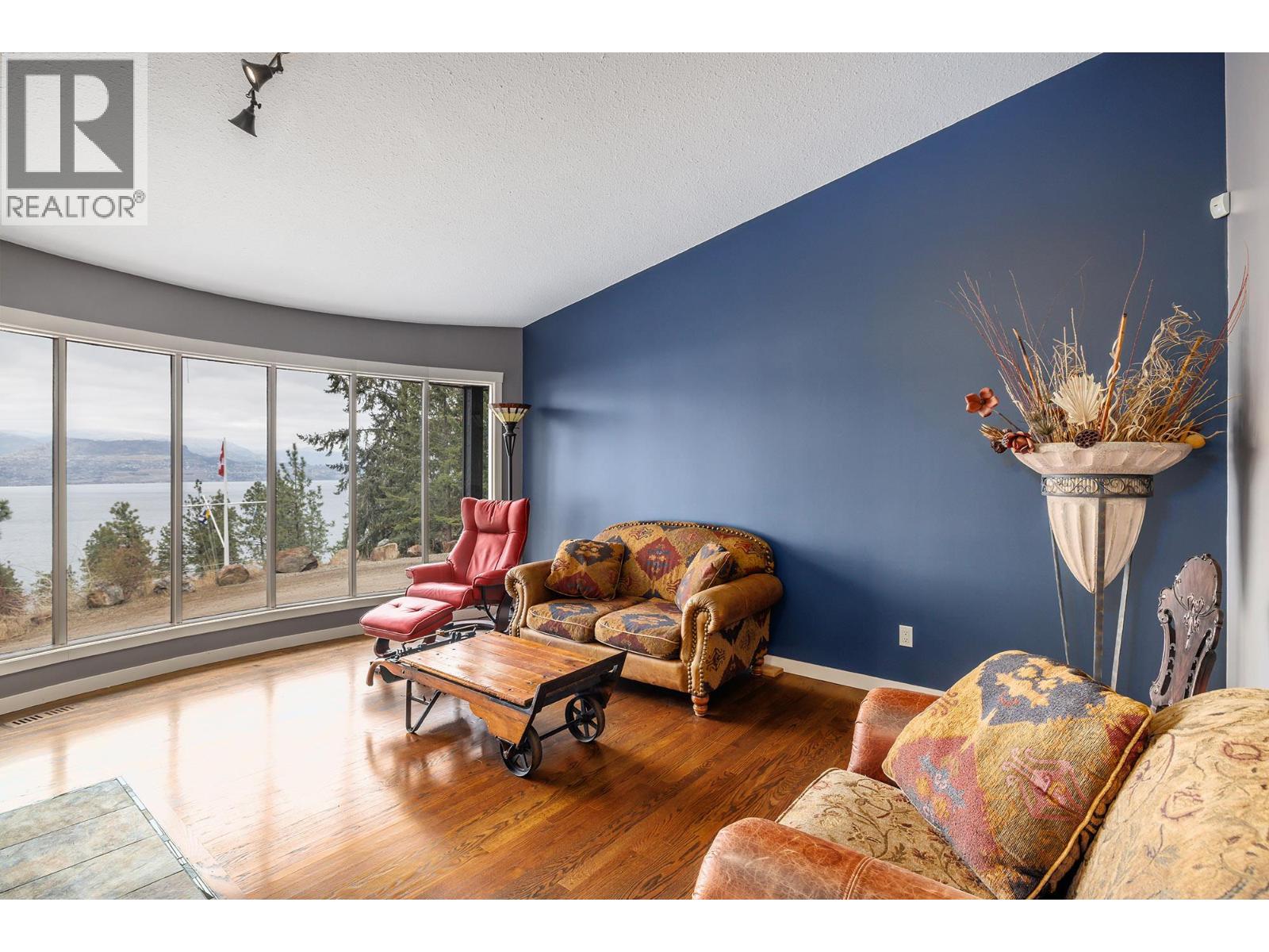 5715 Lakeshore Road