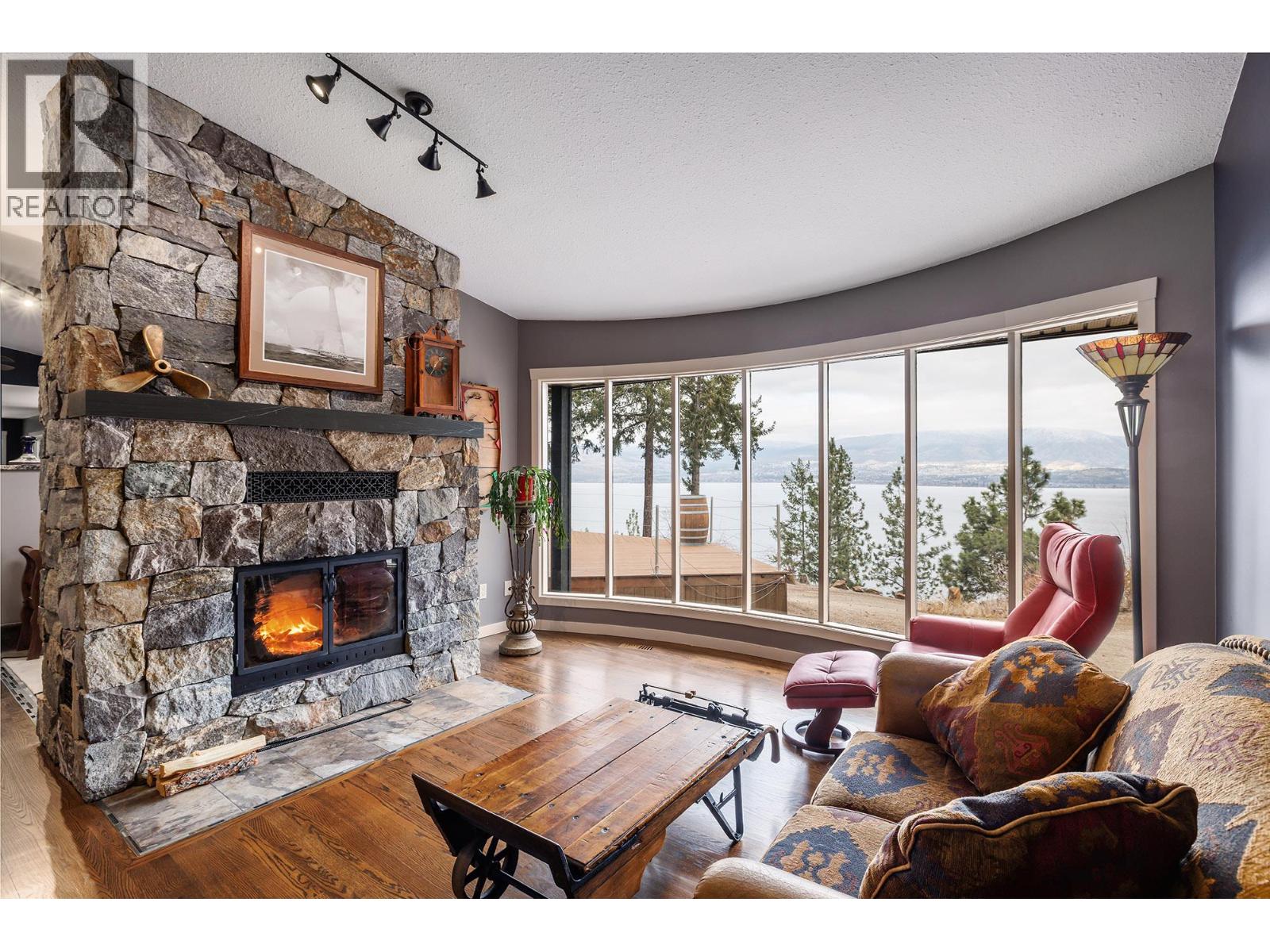 5715 Lakeshore Road