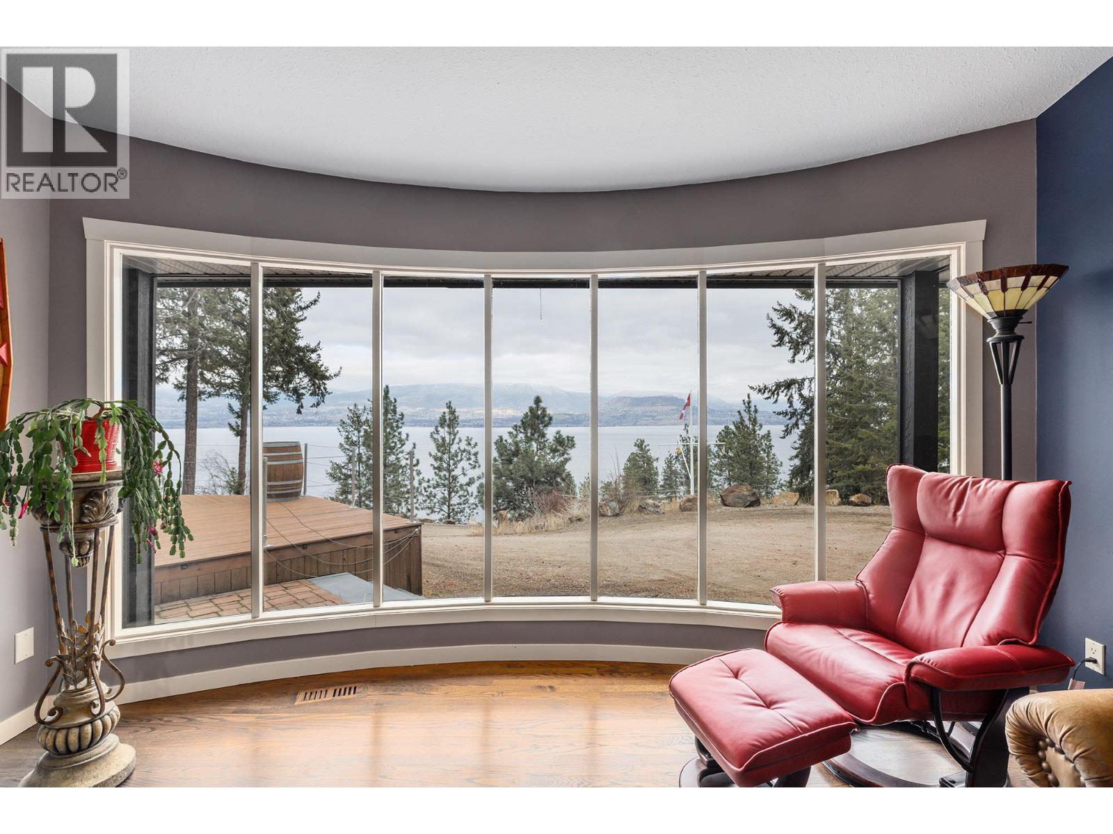 5715 Lakeshore Road