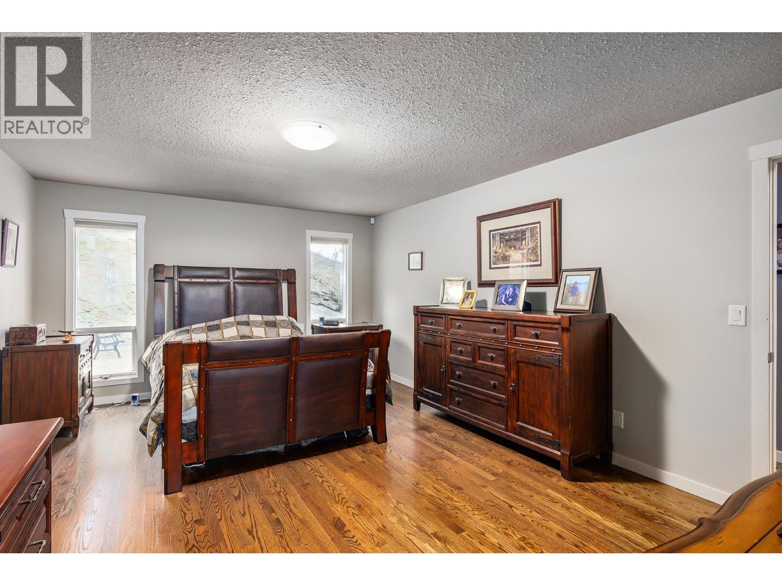 5715 Lakeshore Road