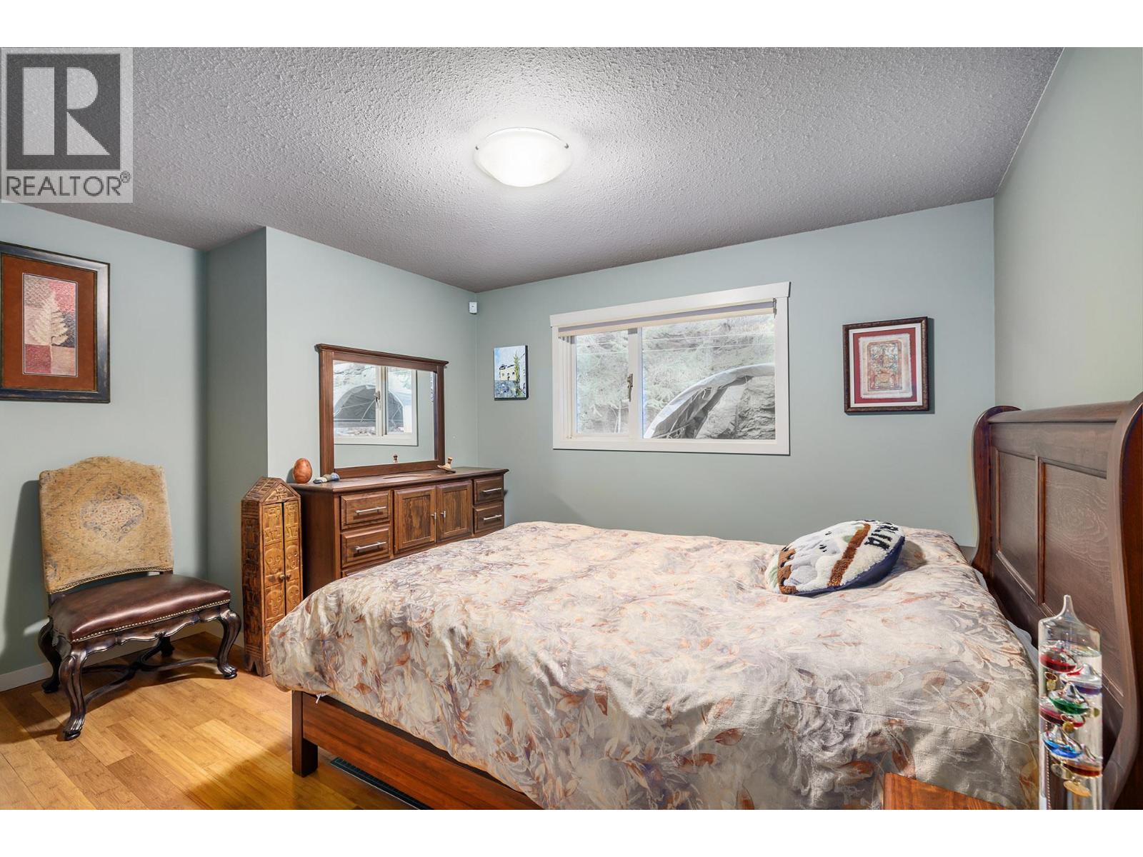5715 Lakeshore Road
