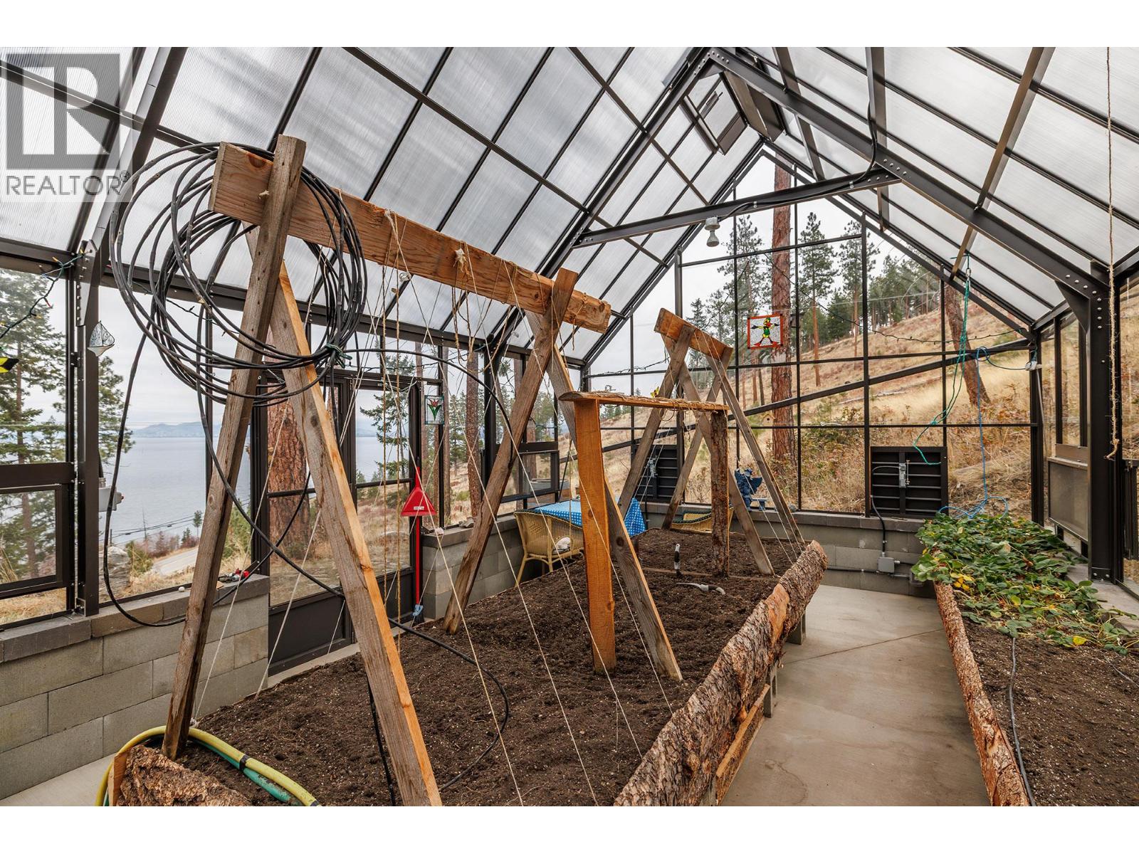 5715 Lakeshore Road