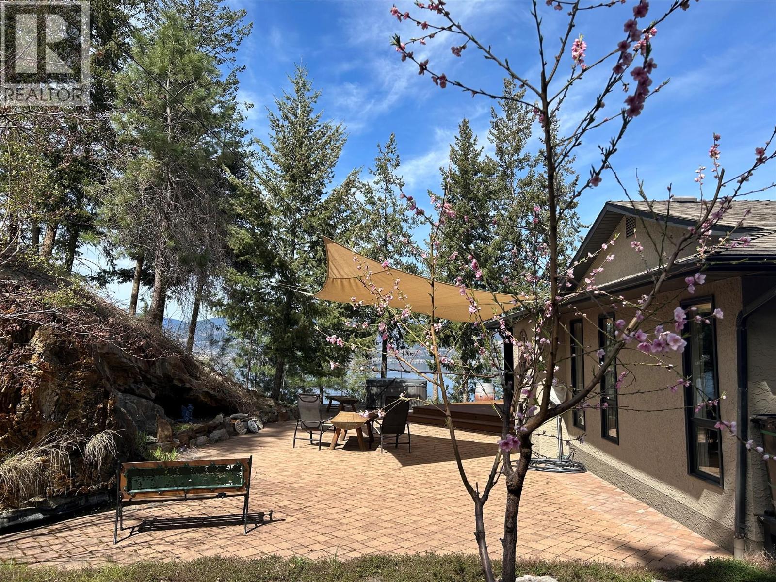 5715 Lakeshore Road