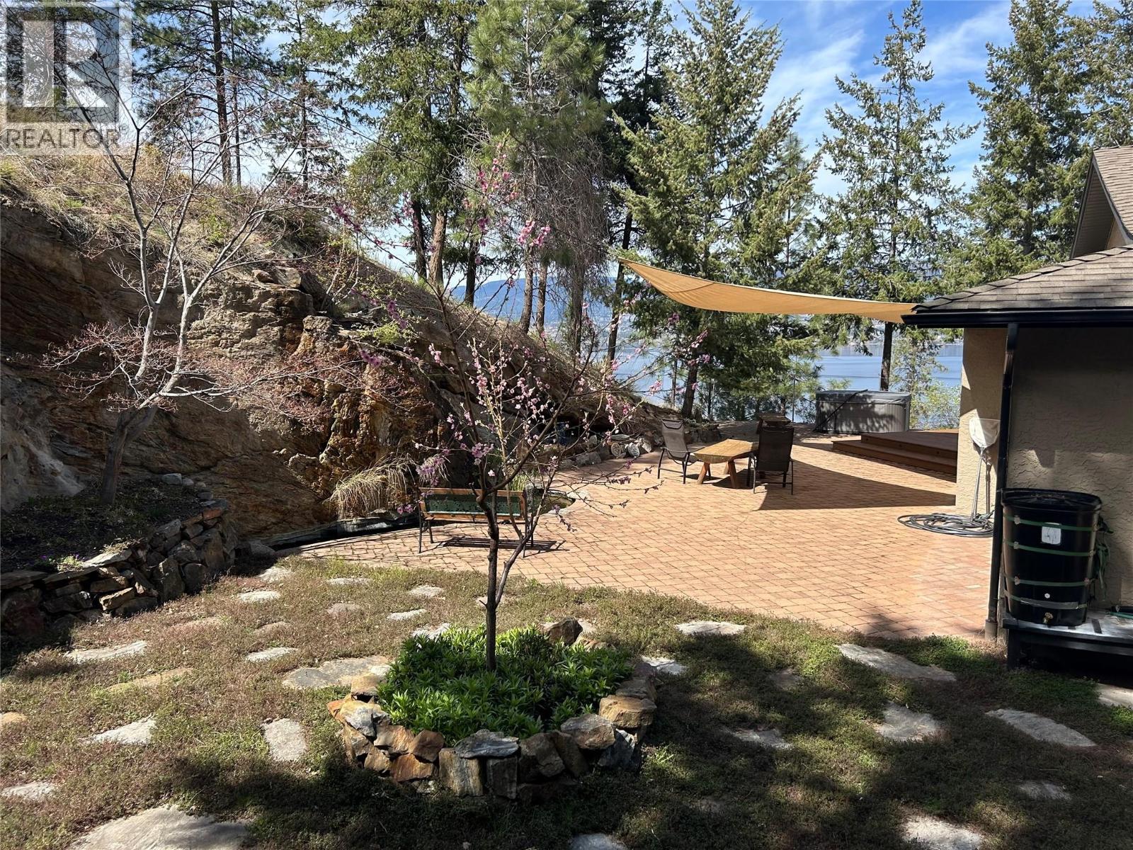 5715 Lakeshore Road
